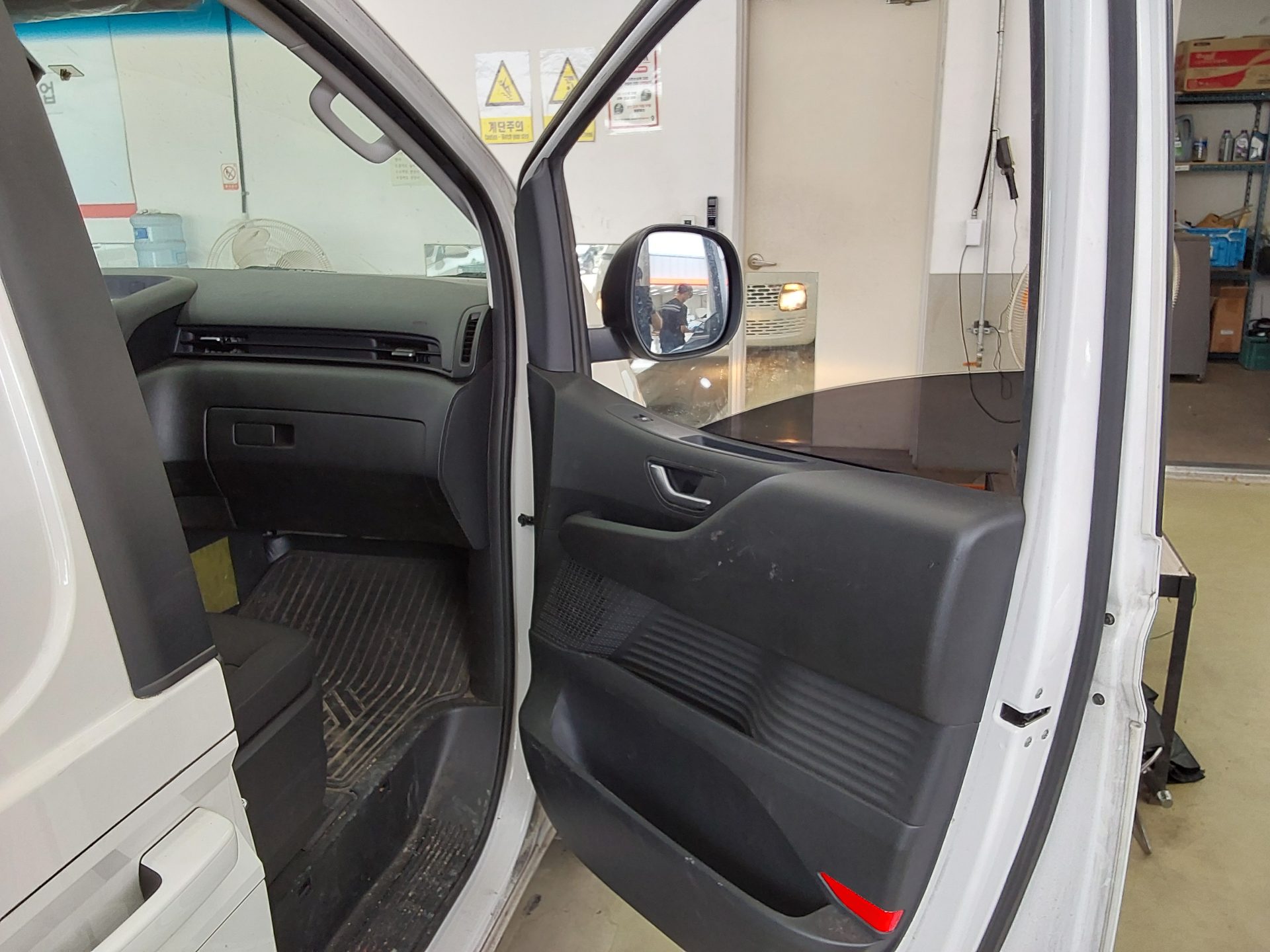 2022 - hyundai staria