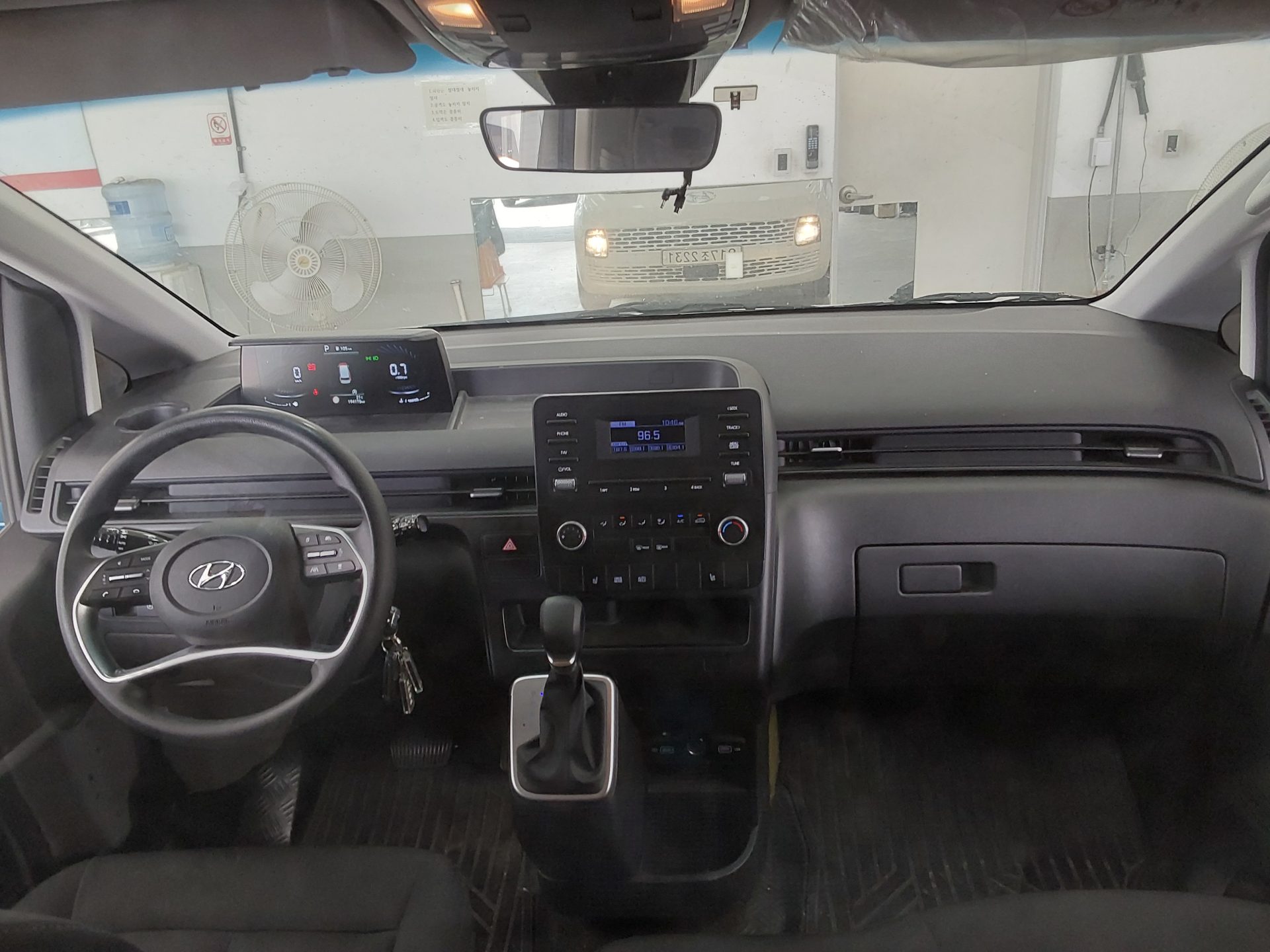 2022 - hyundai staria