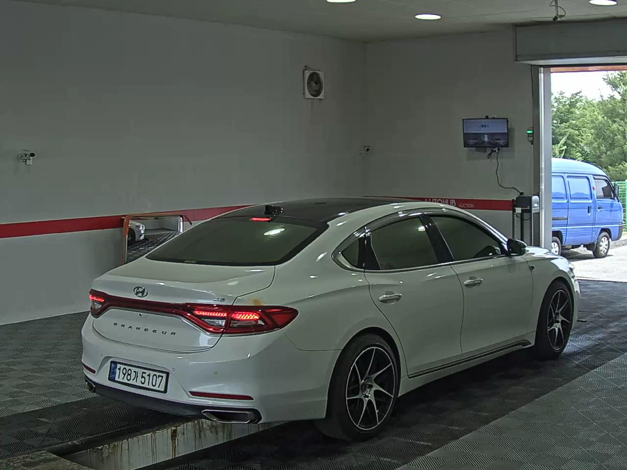 2018 - hyundai grandeur