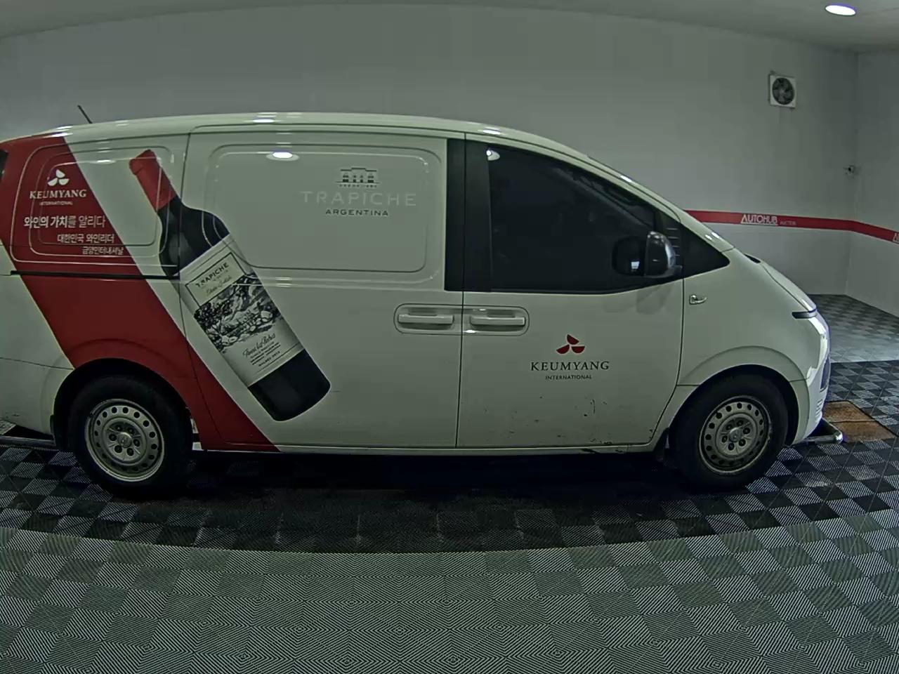 2022 - hyundai staria