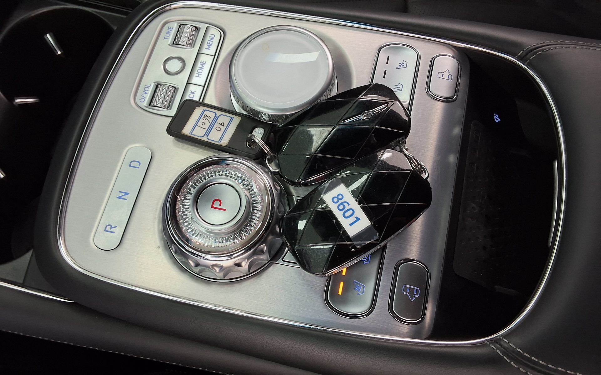 2023 - genesis g90