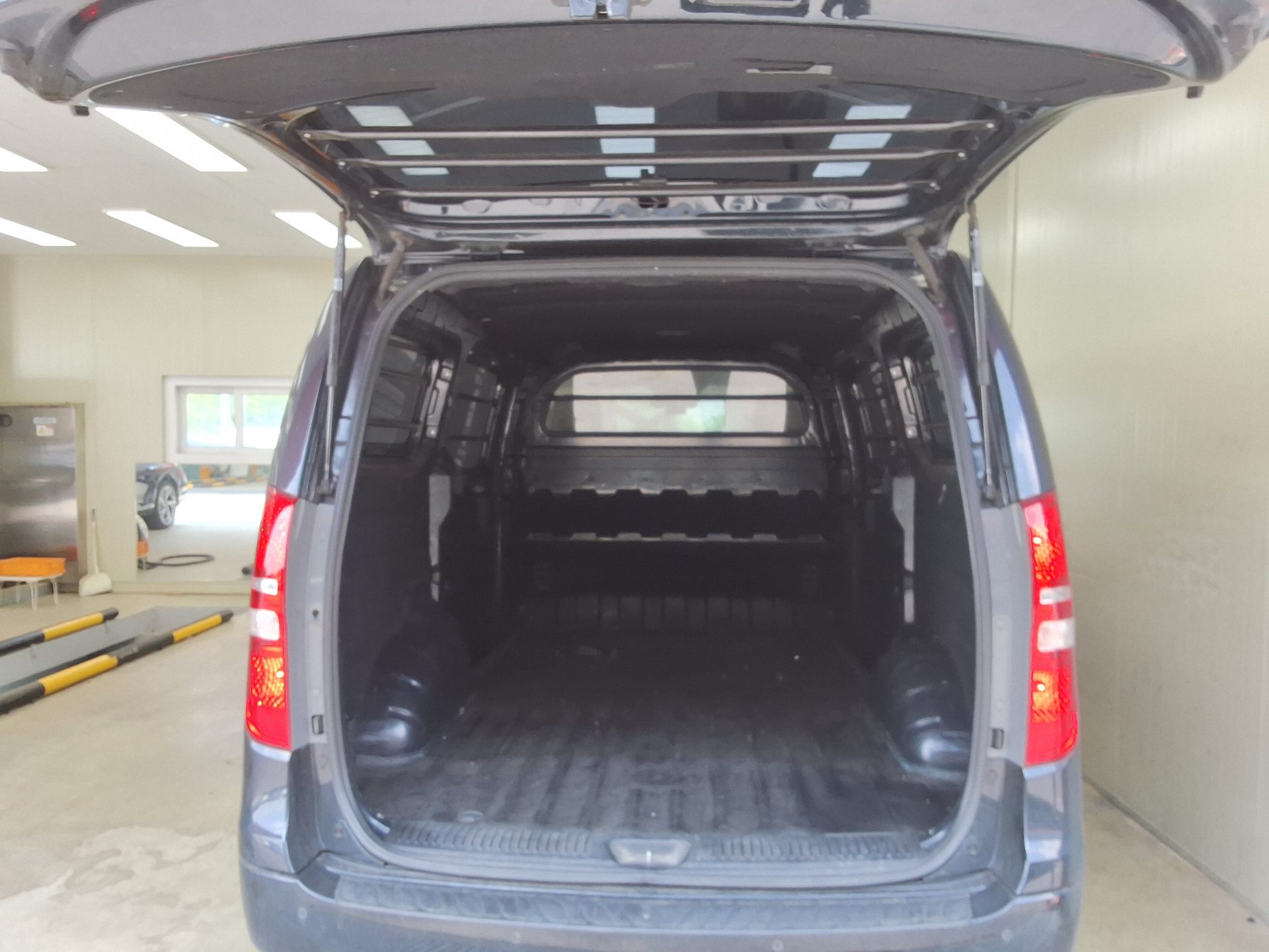 2021 - hyundai grand starex