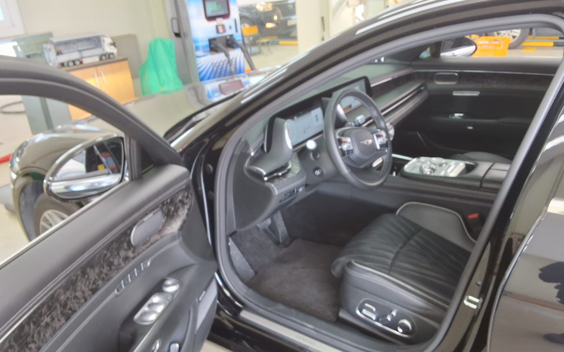 2023 - genesis g90