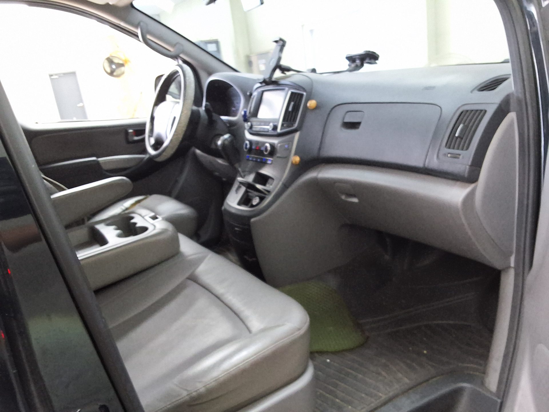2021 - hyundai grand starex