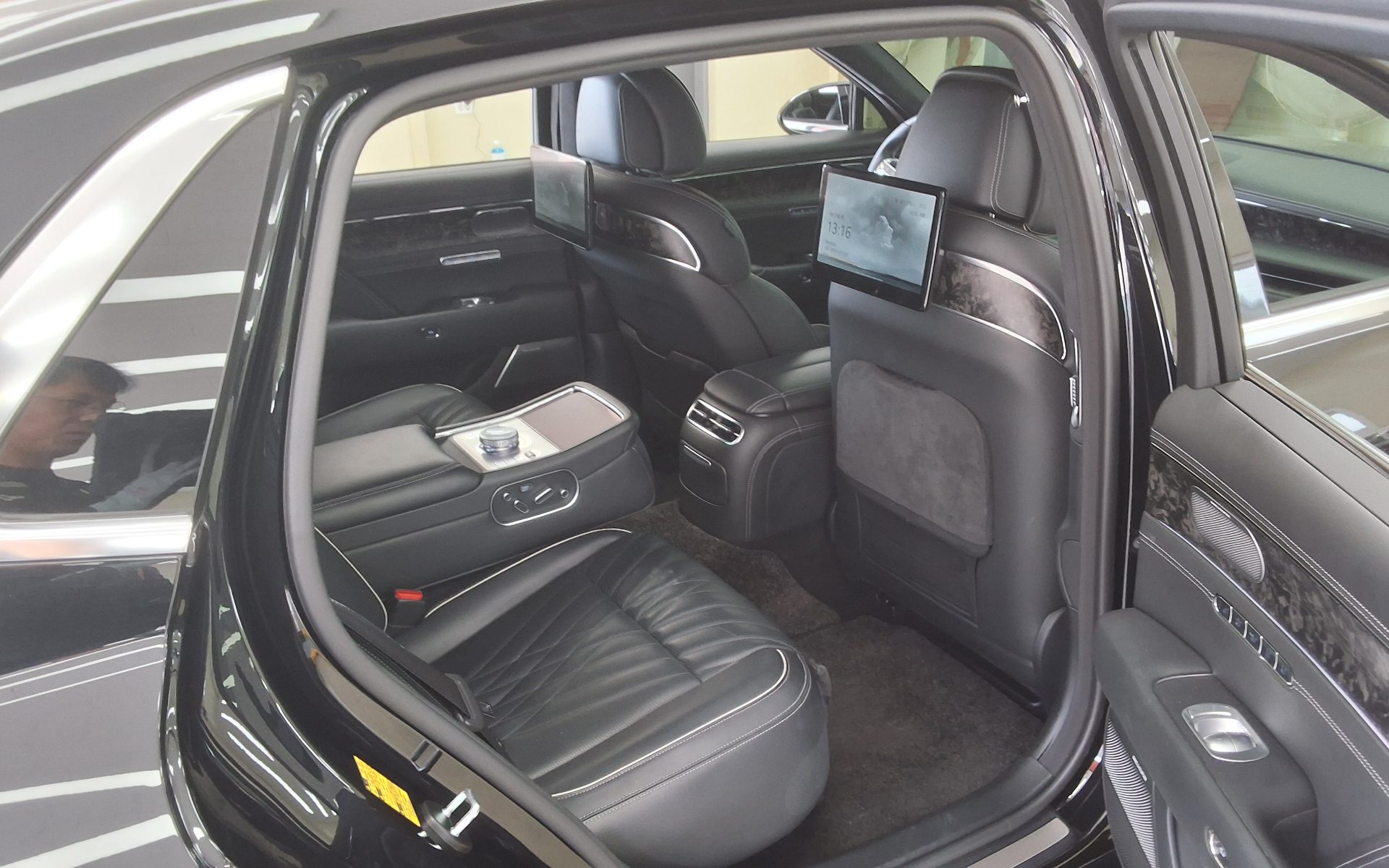 2023 - genesis g90