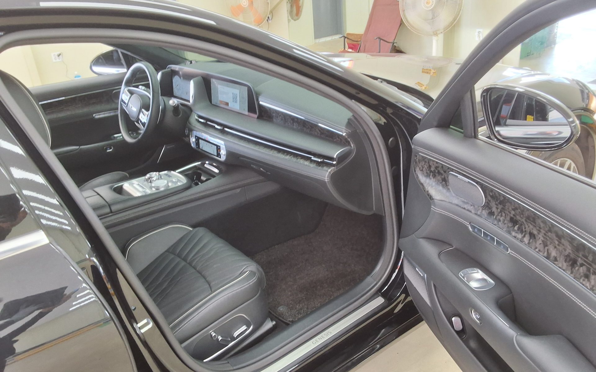 2023 - genesis g90