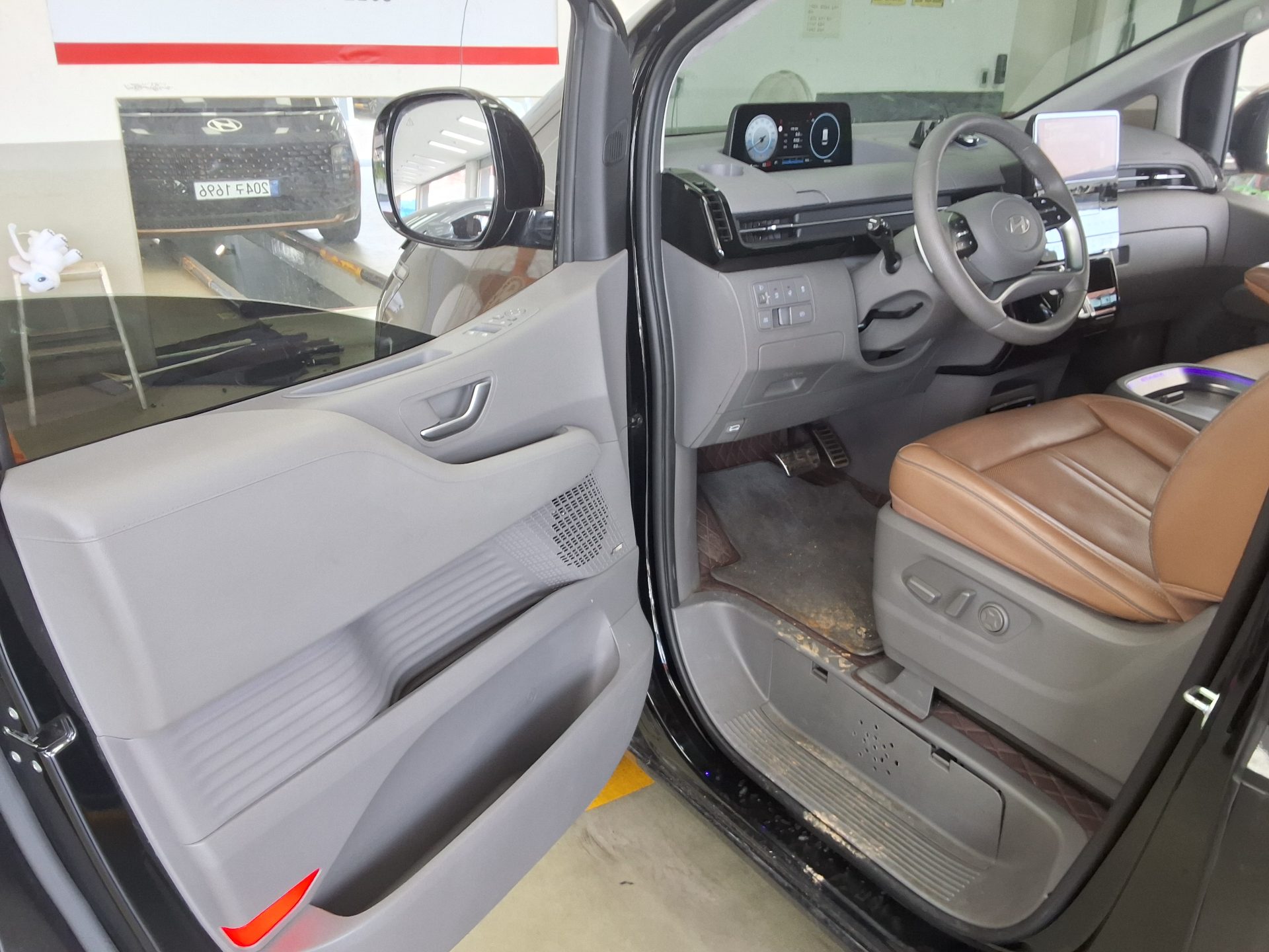 2025 - hyundai staria