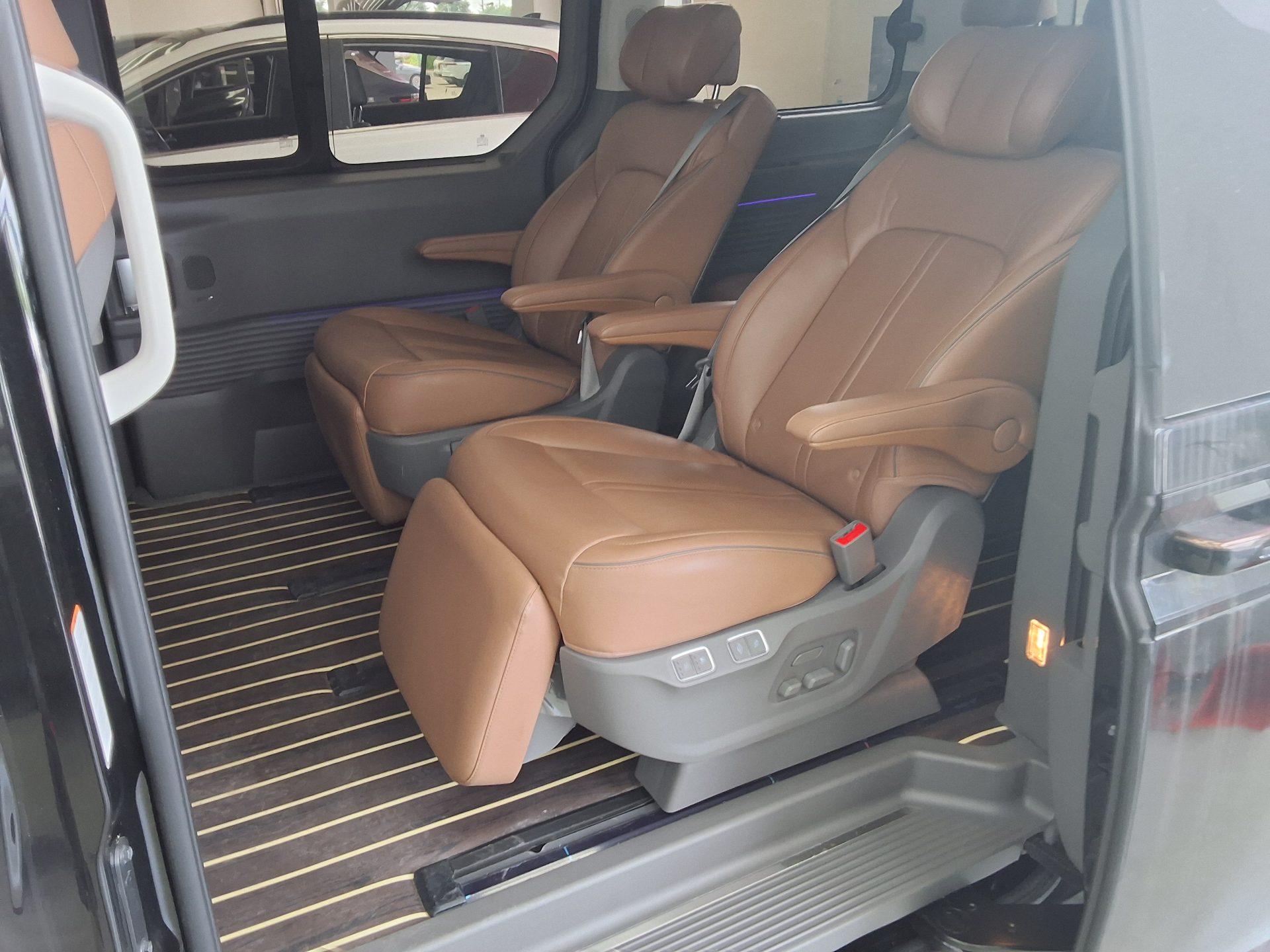 2025 - hyundai staria