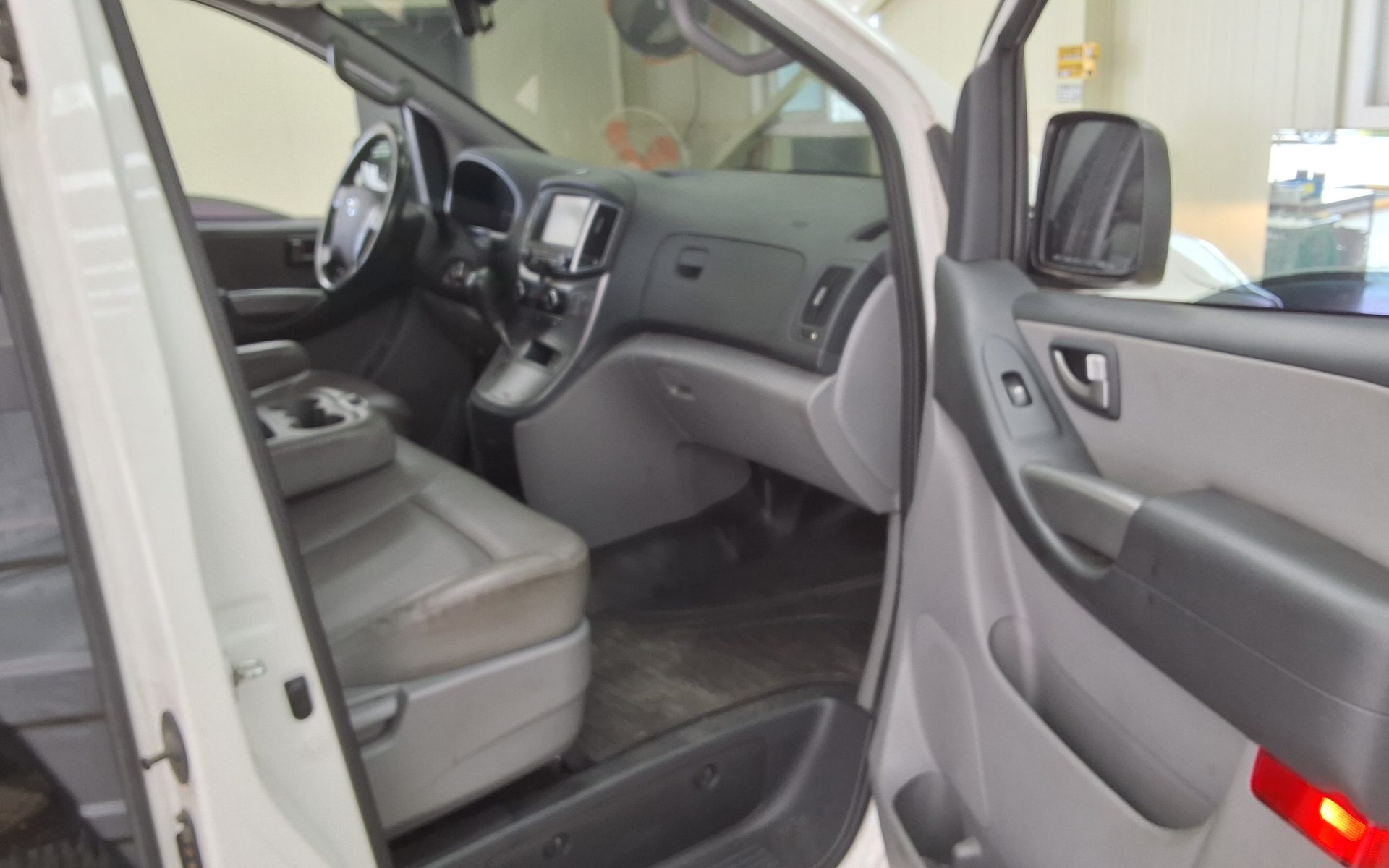 2019 - hyundai grand starex