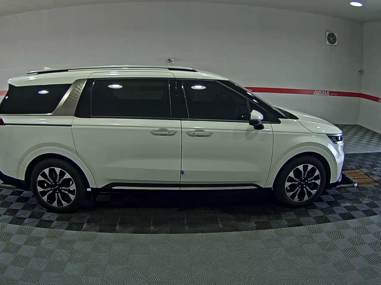 2023 - kia carnival