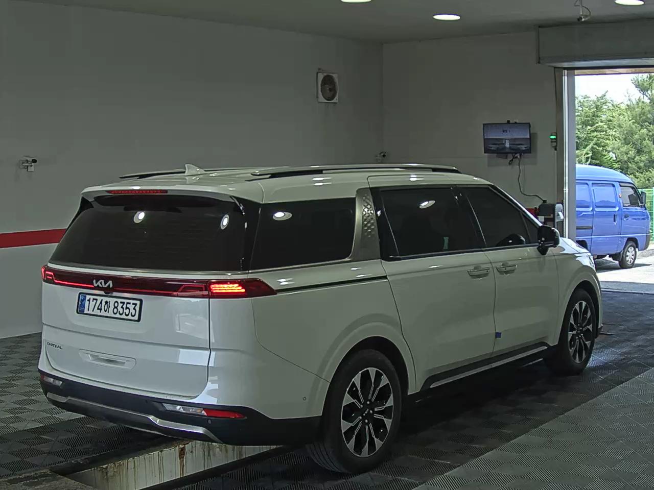2023 - kia carnival