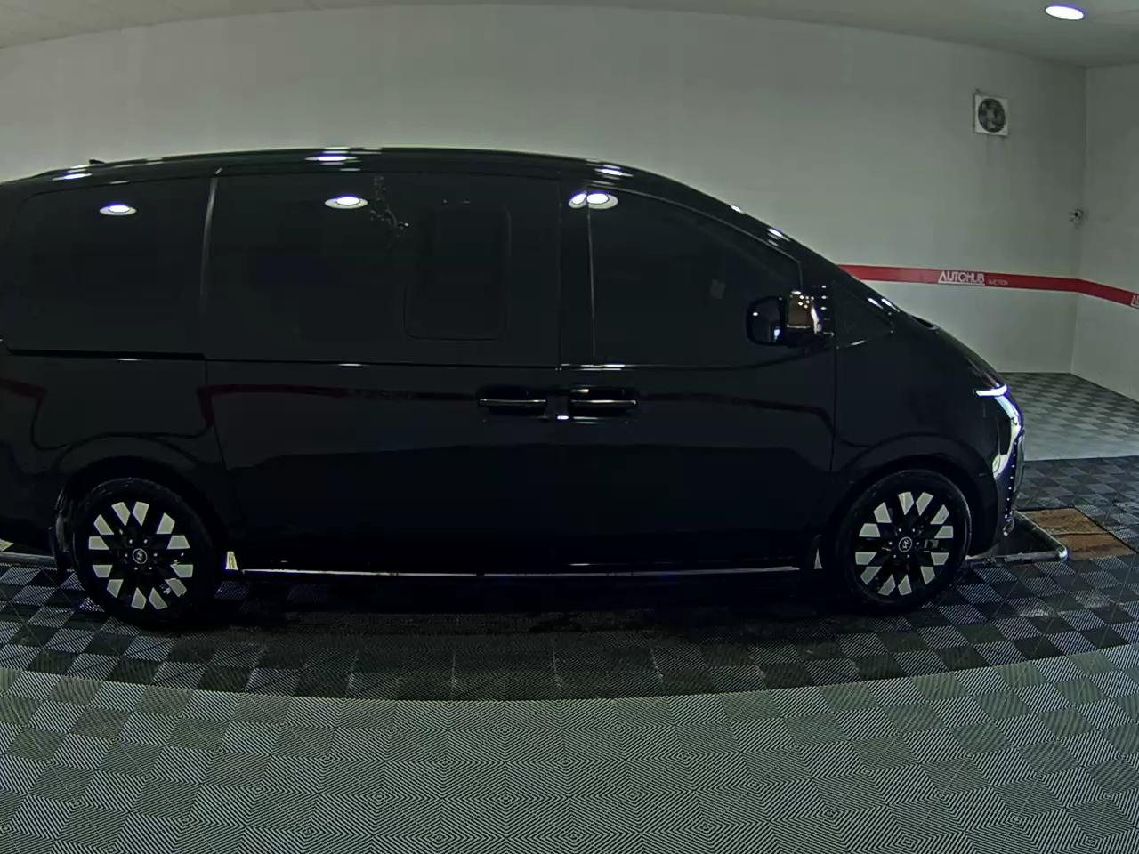 2025 - hyundai staria