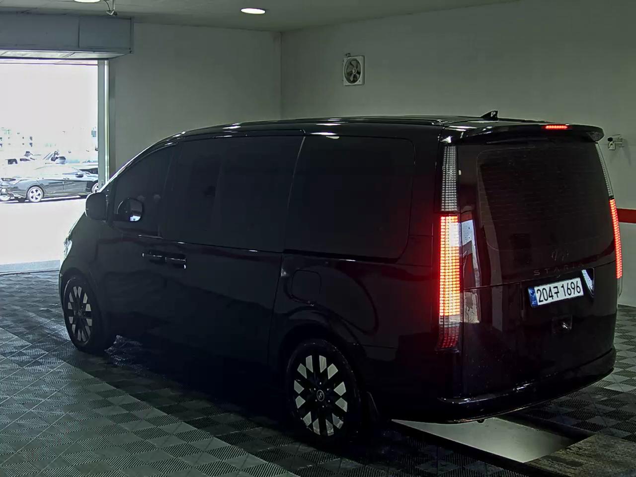 2025 - hyundai staria