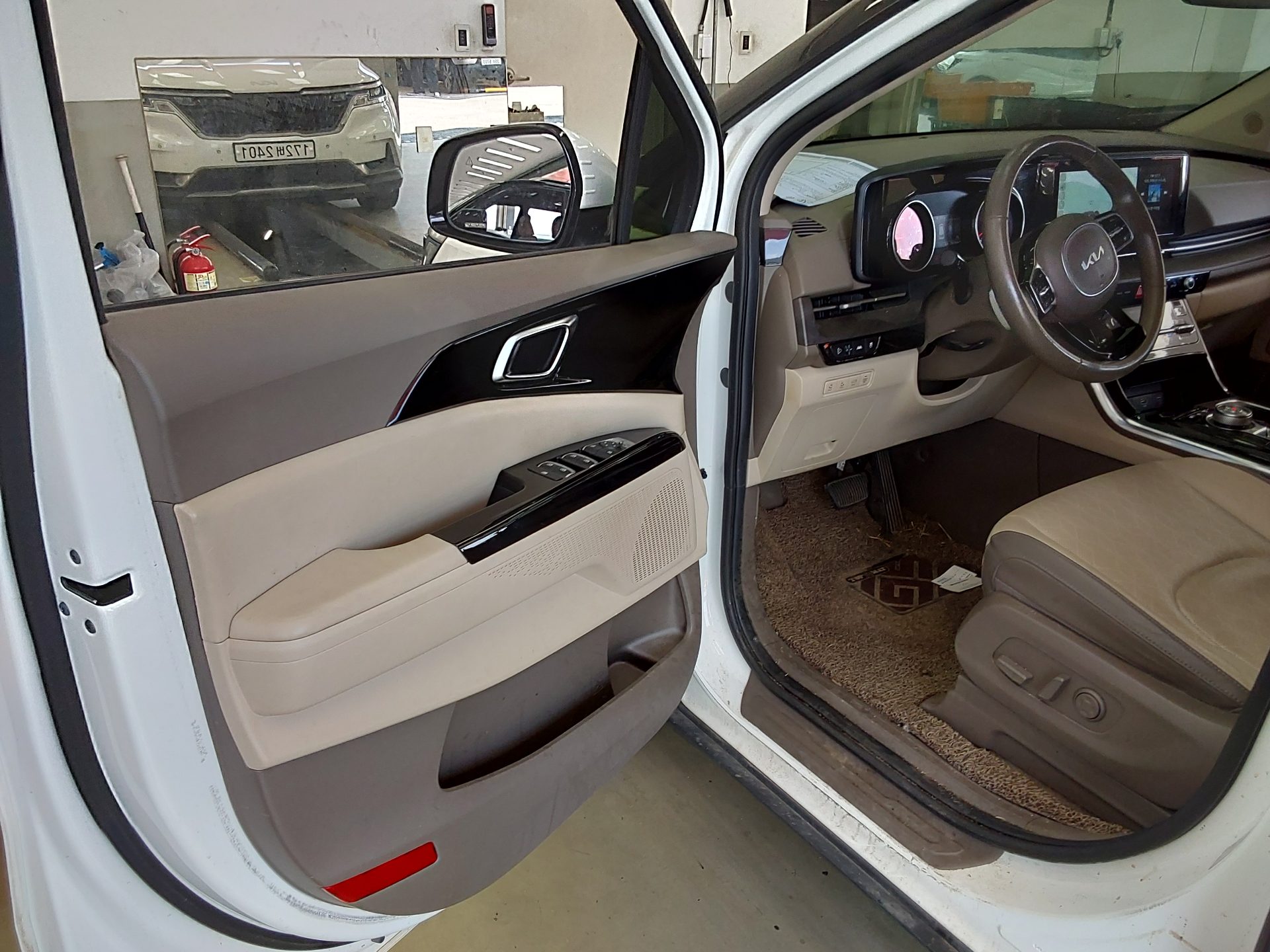 2023 - kia carnival
