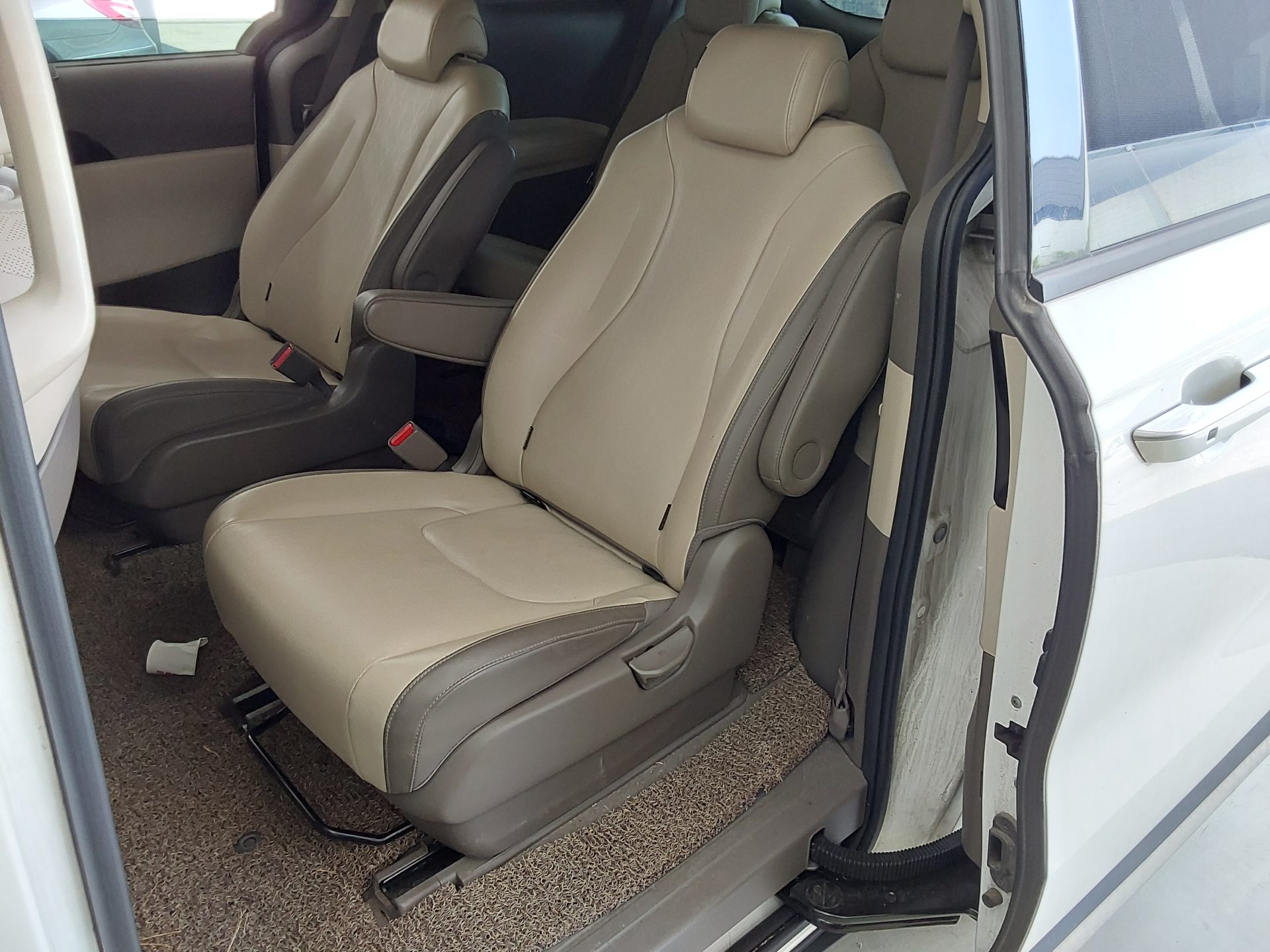 2023 - kia carnival