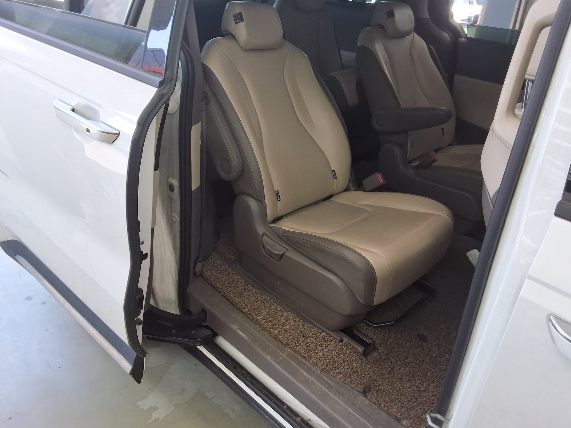 2023 - kia carnival