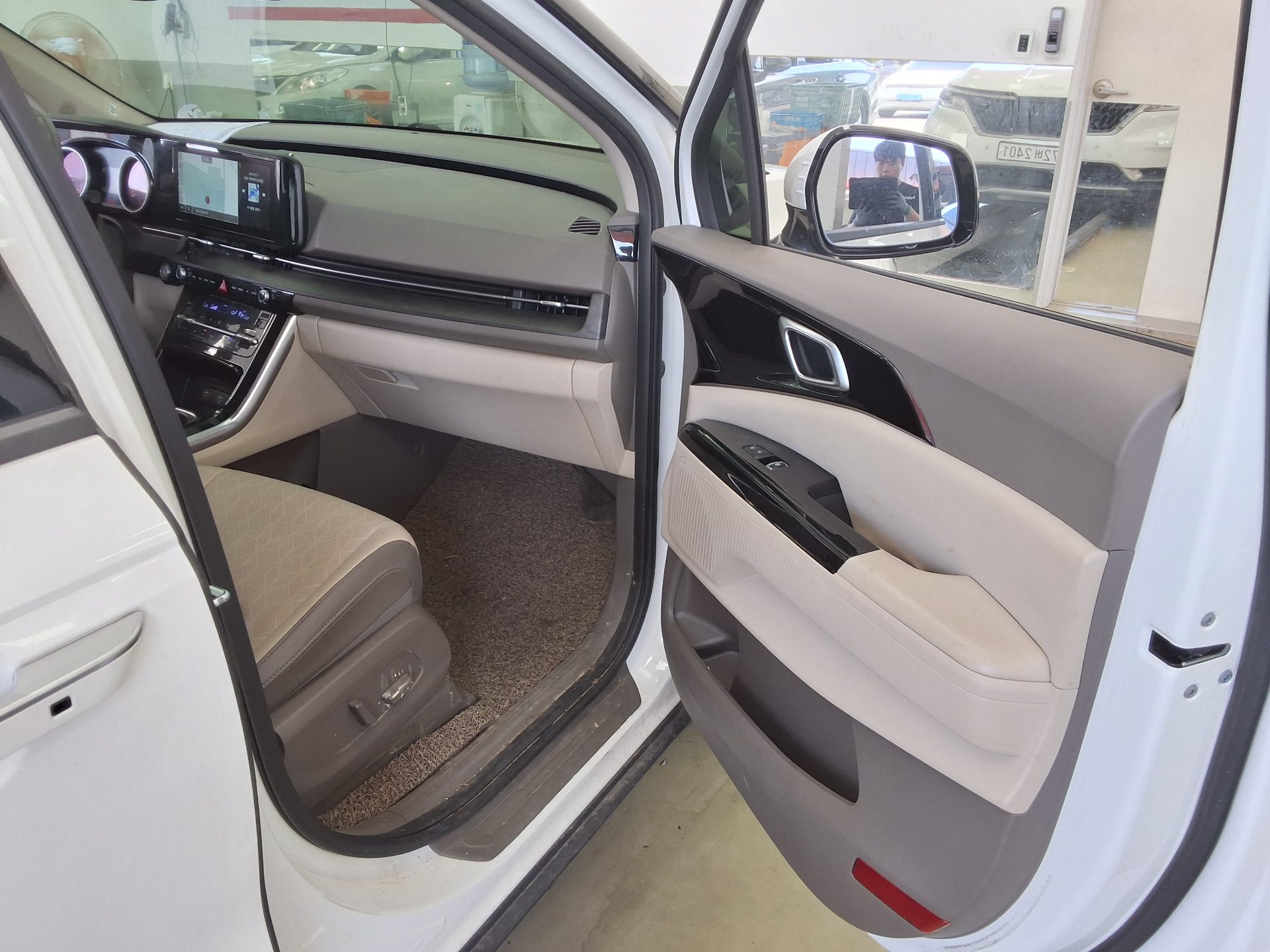 2023 - kia carnival