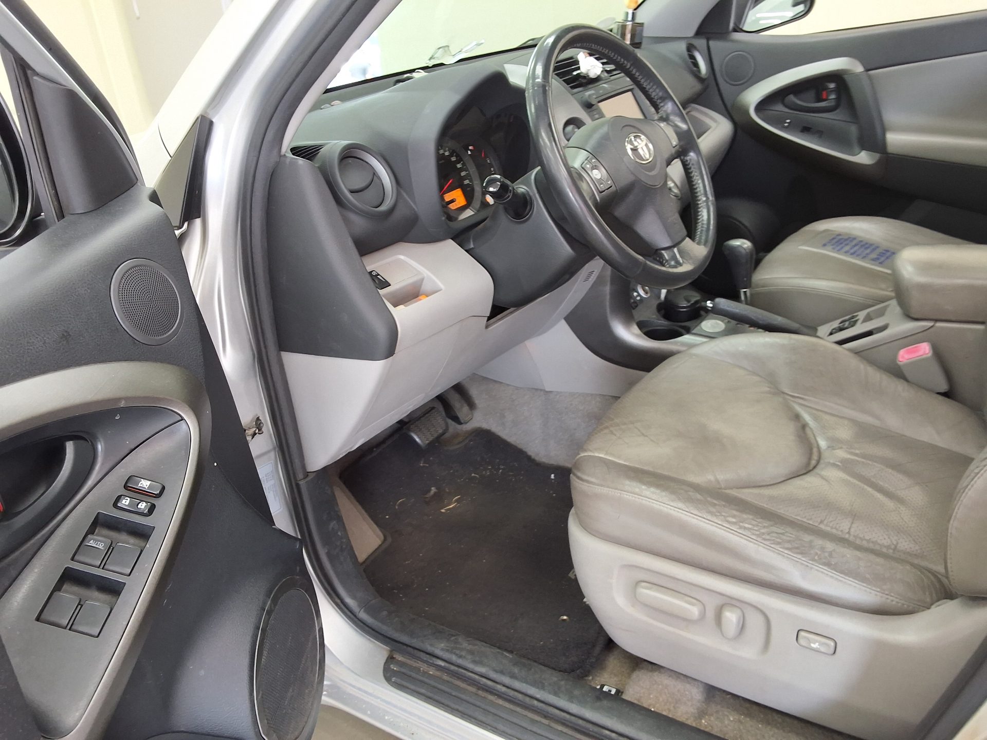 2010 - toyota rav4
