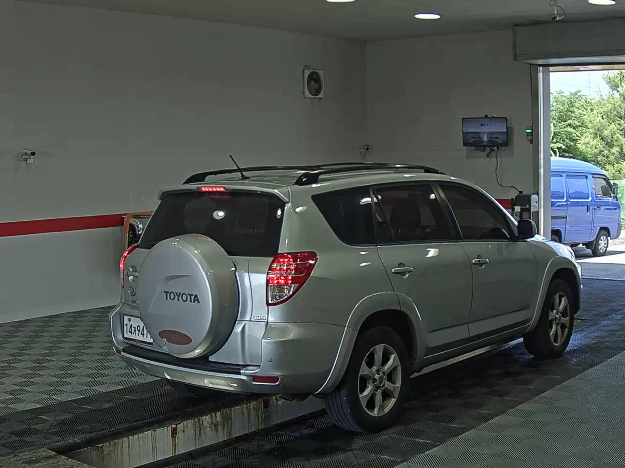 2010 - toyota rav4