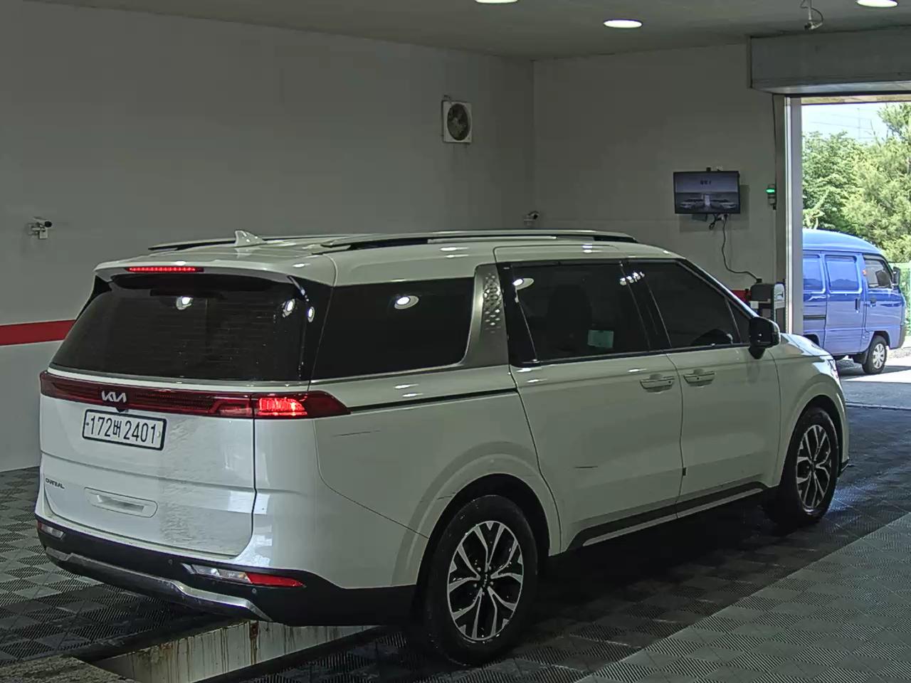 2023 - kia carnival