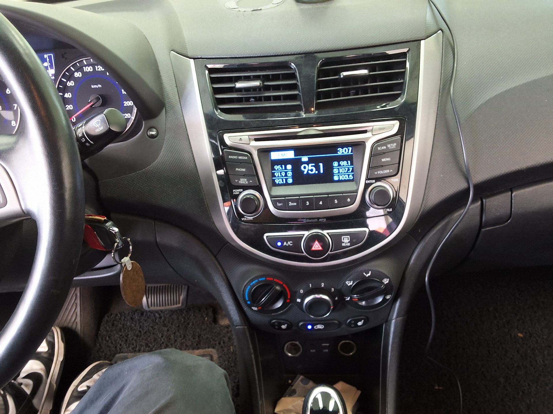 2017 - hyundai accent