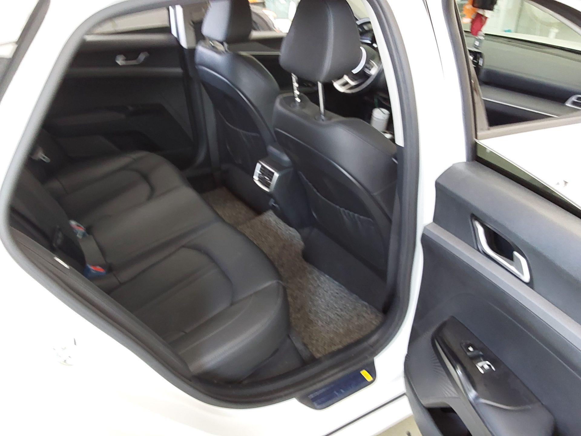 2023 - kia k5