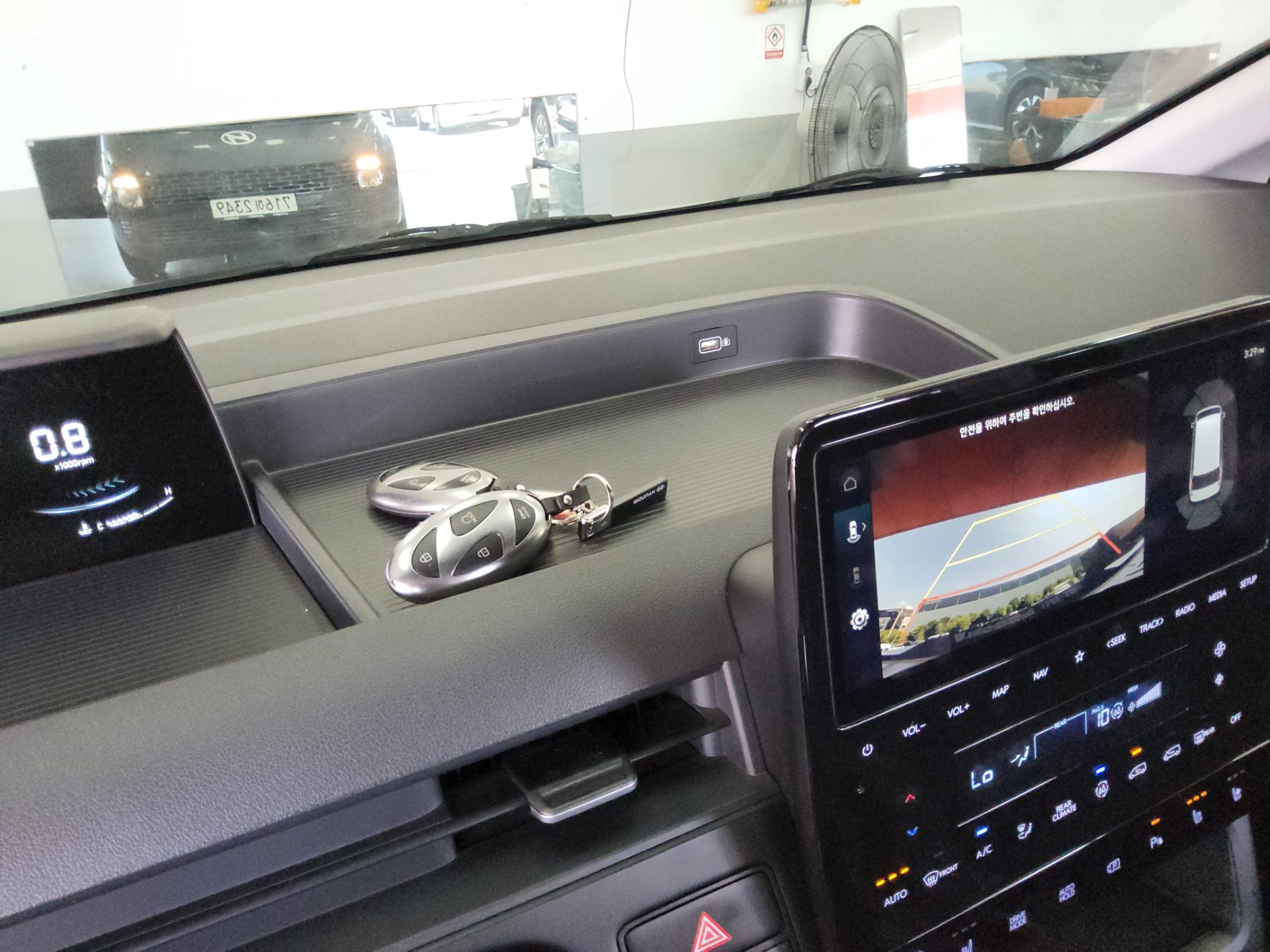 2025 - hyundai staria