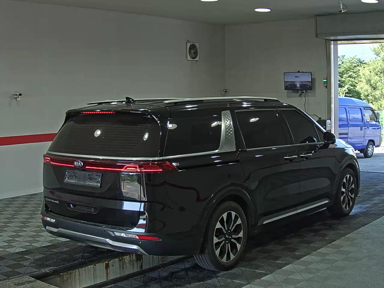 2021 - kia carnival