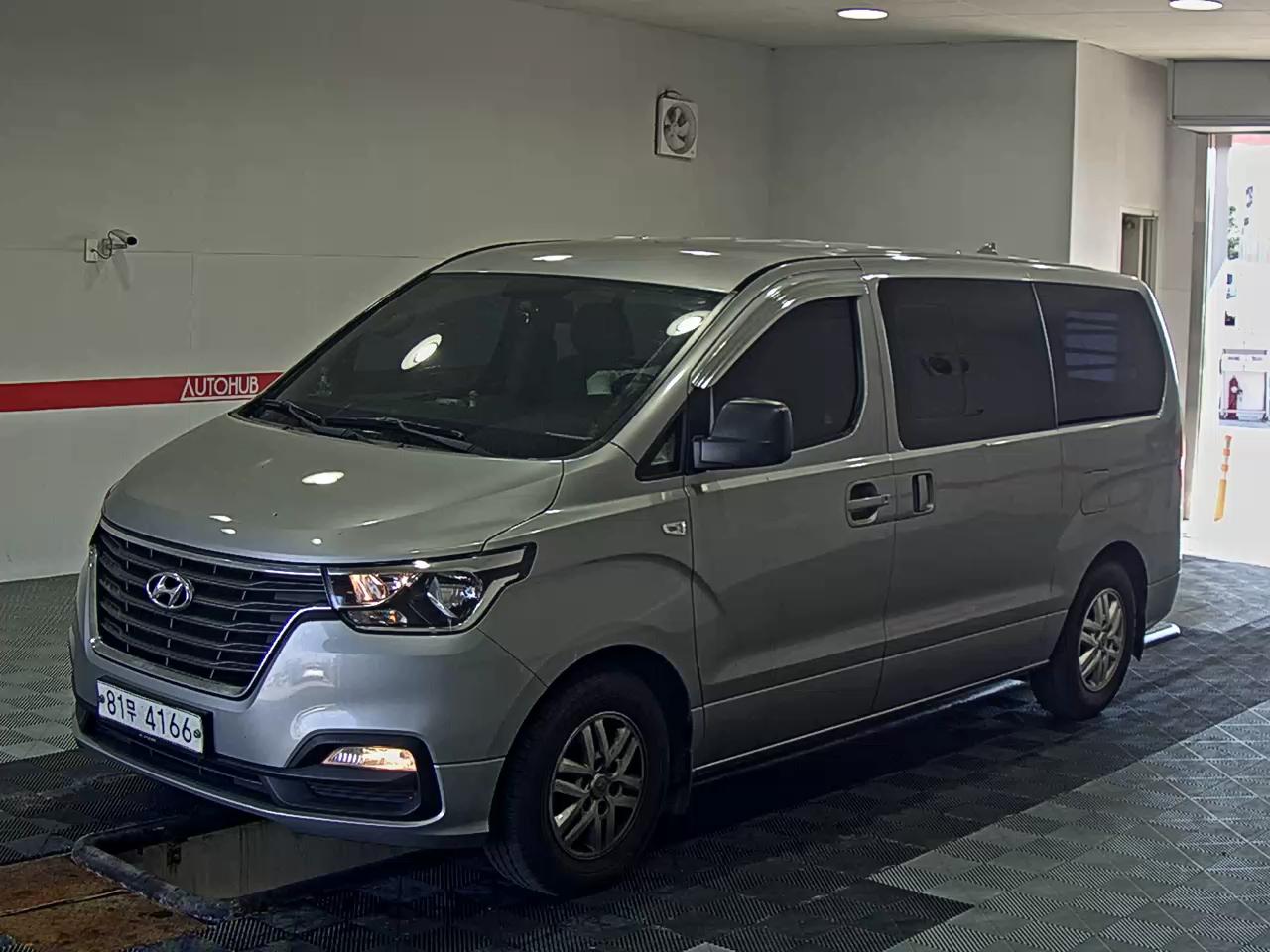 HYUNDAI GRAND STAREX
