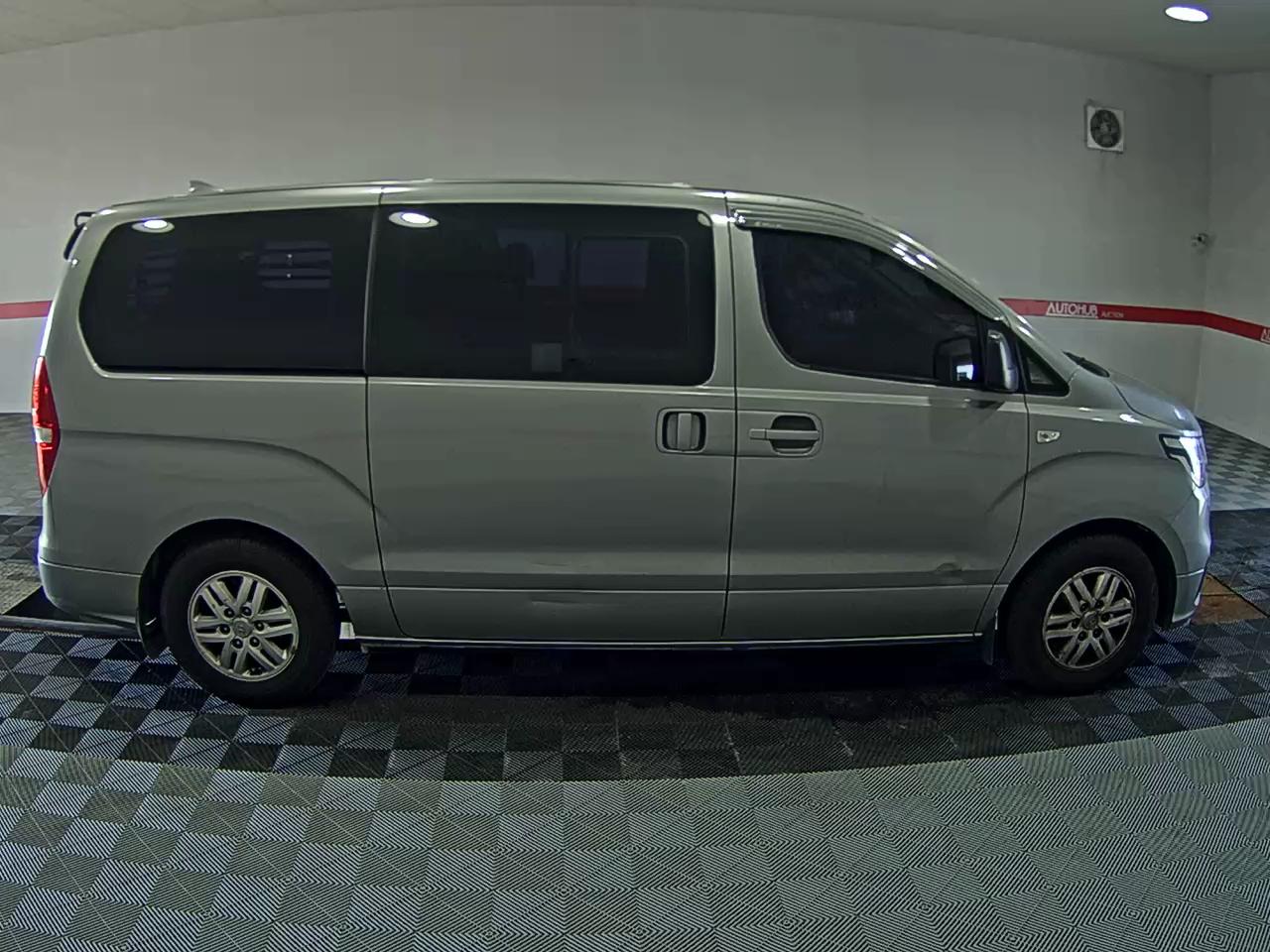 2019 - hyundai grand starex