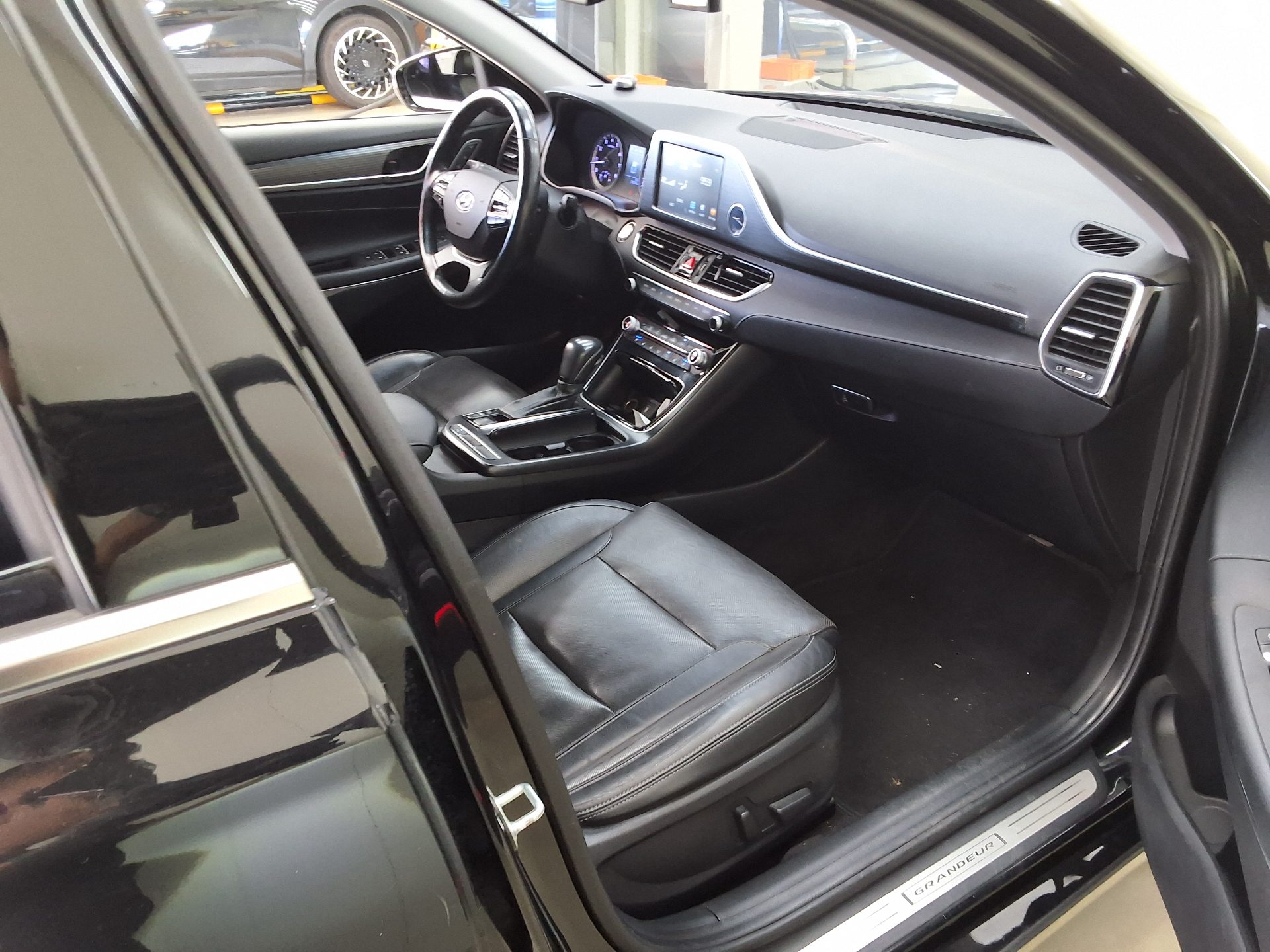 2018 - hyundai grandeur