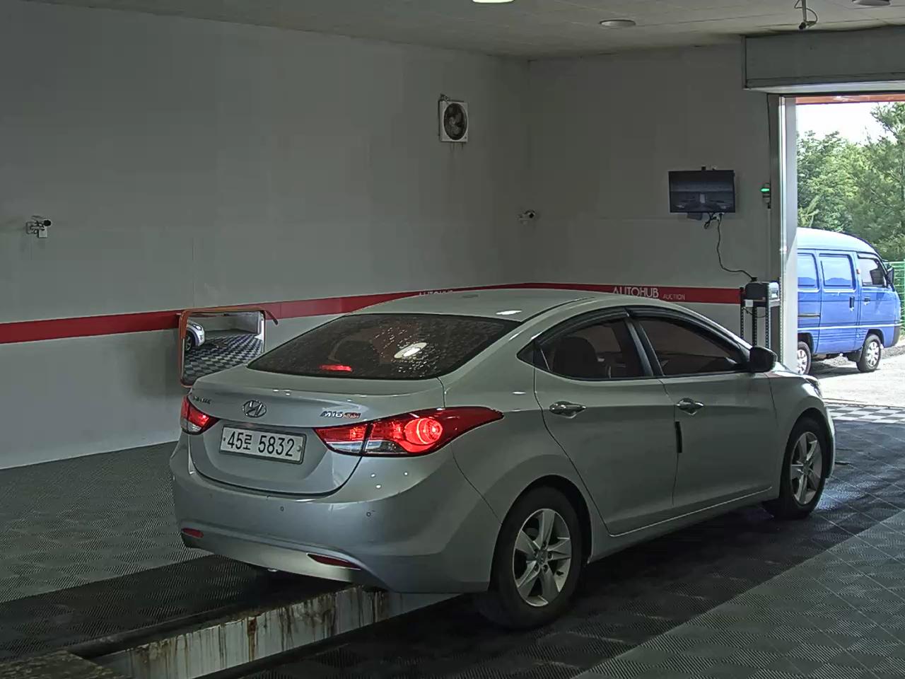 2011 - hyundai avante
