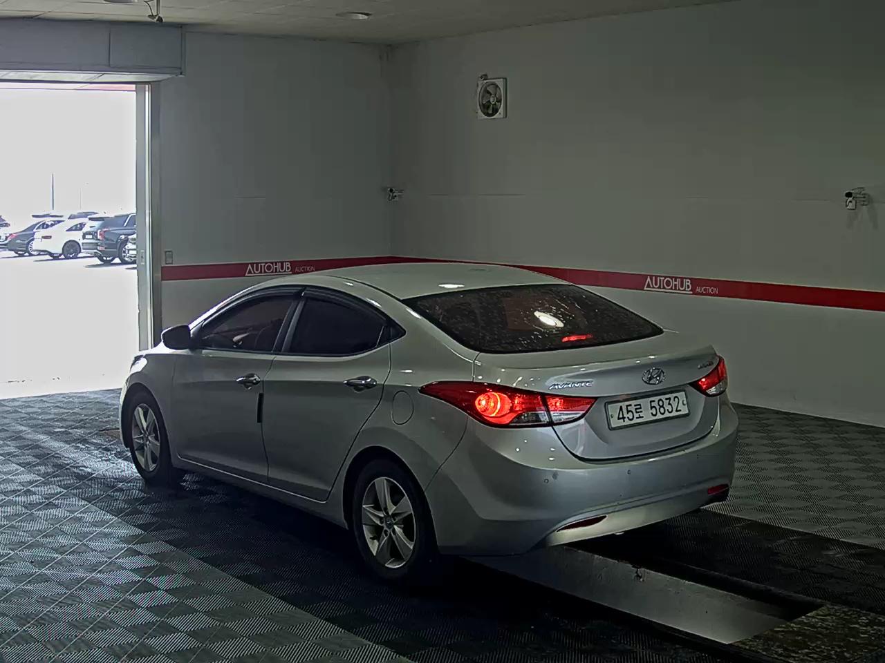 2011 - hyundai avante