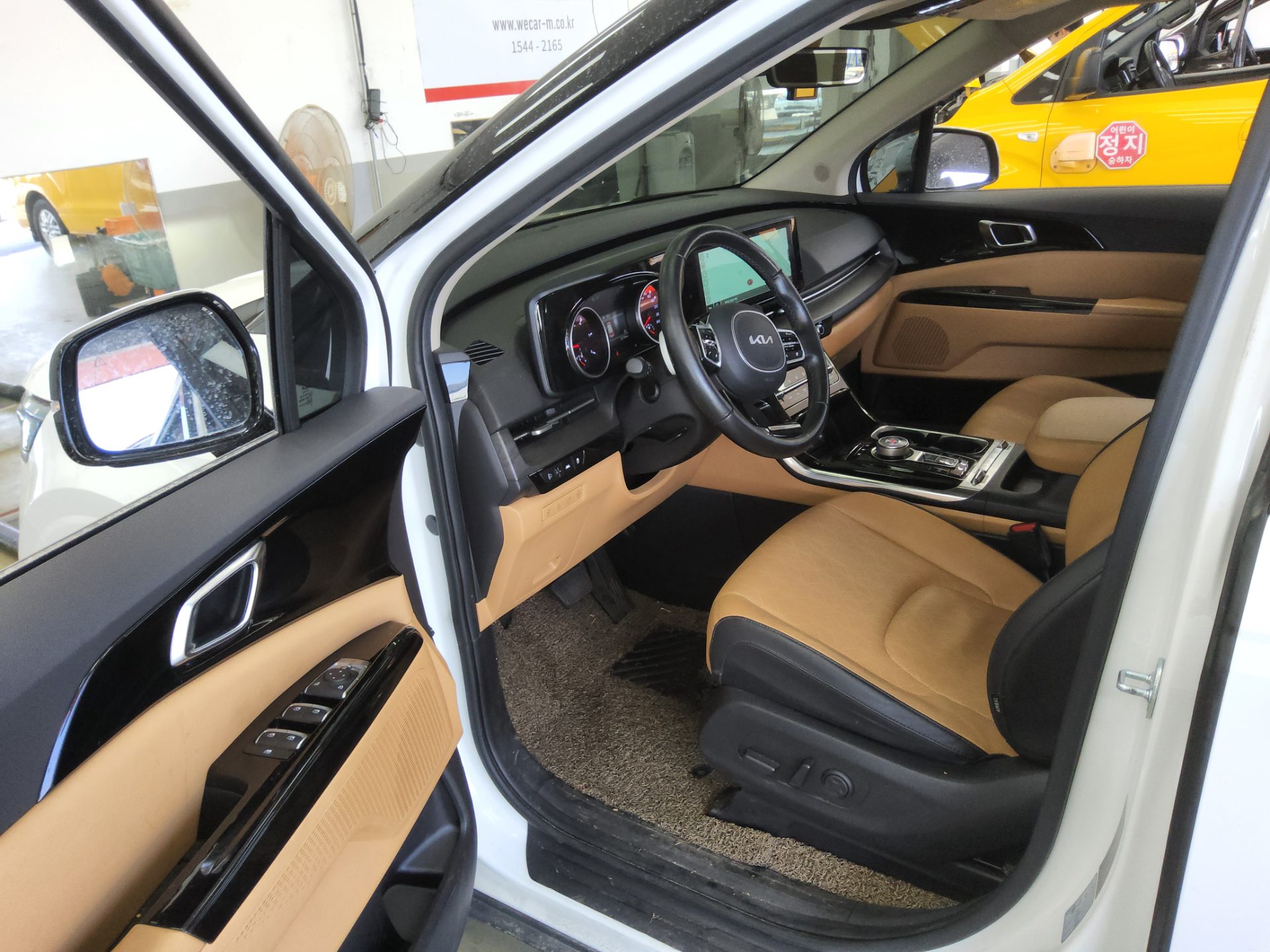 2023 - kia carnival