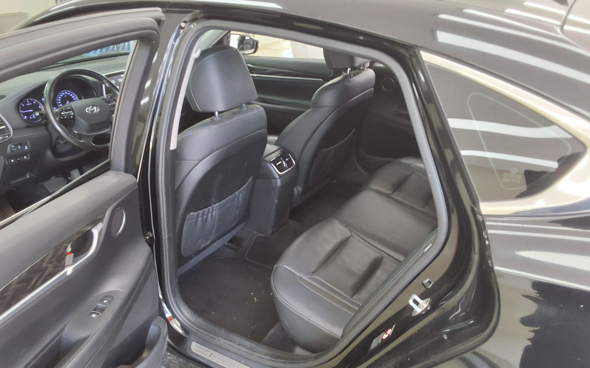 2018 - hyundai grandeur