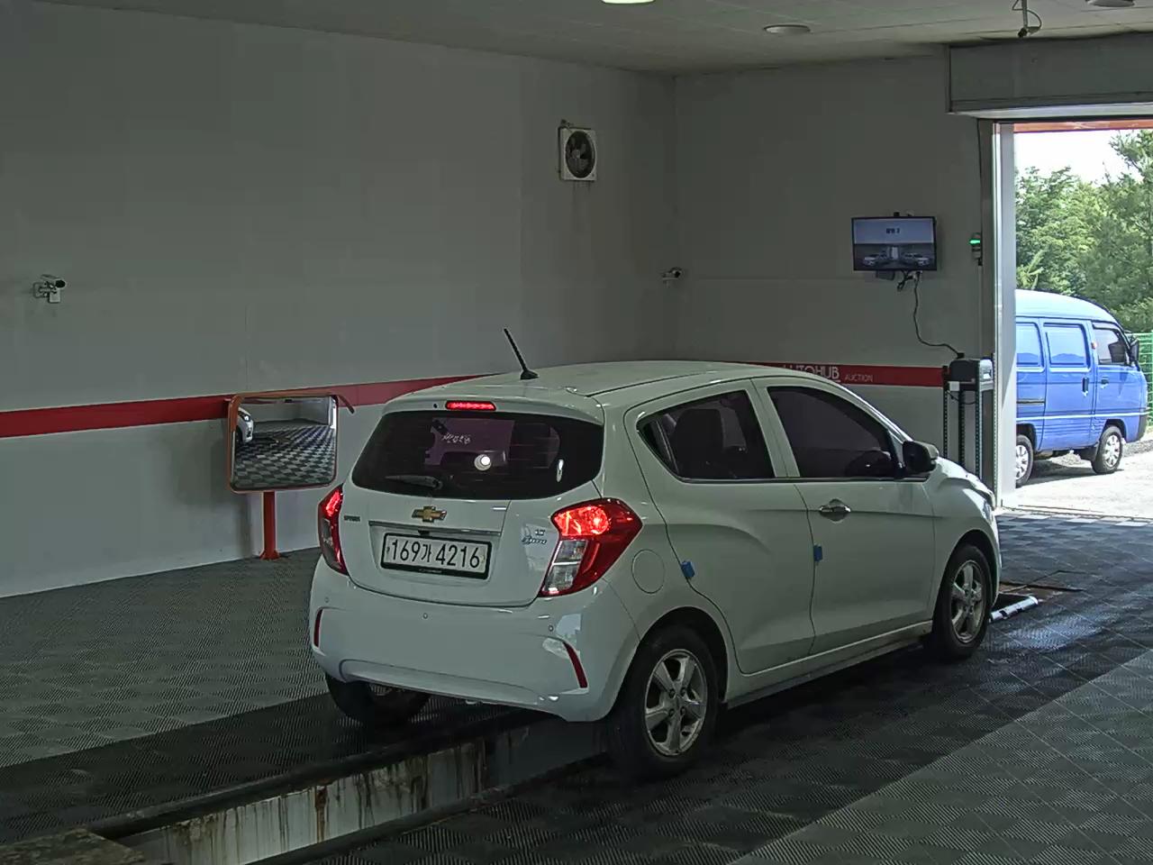 2016 - chevrolet spark