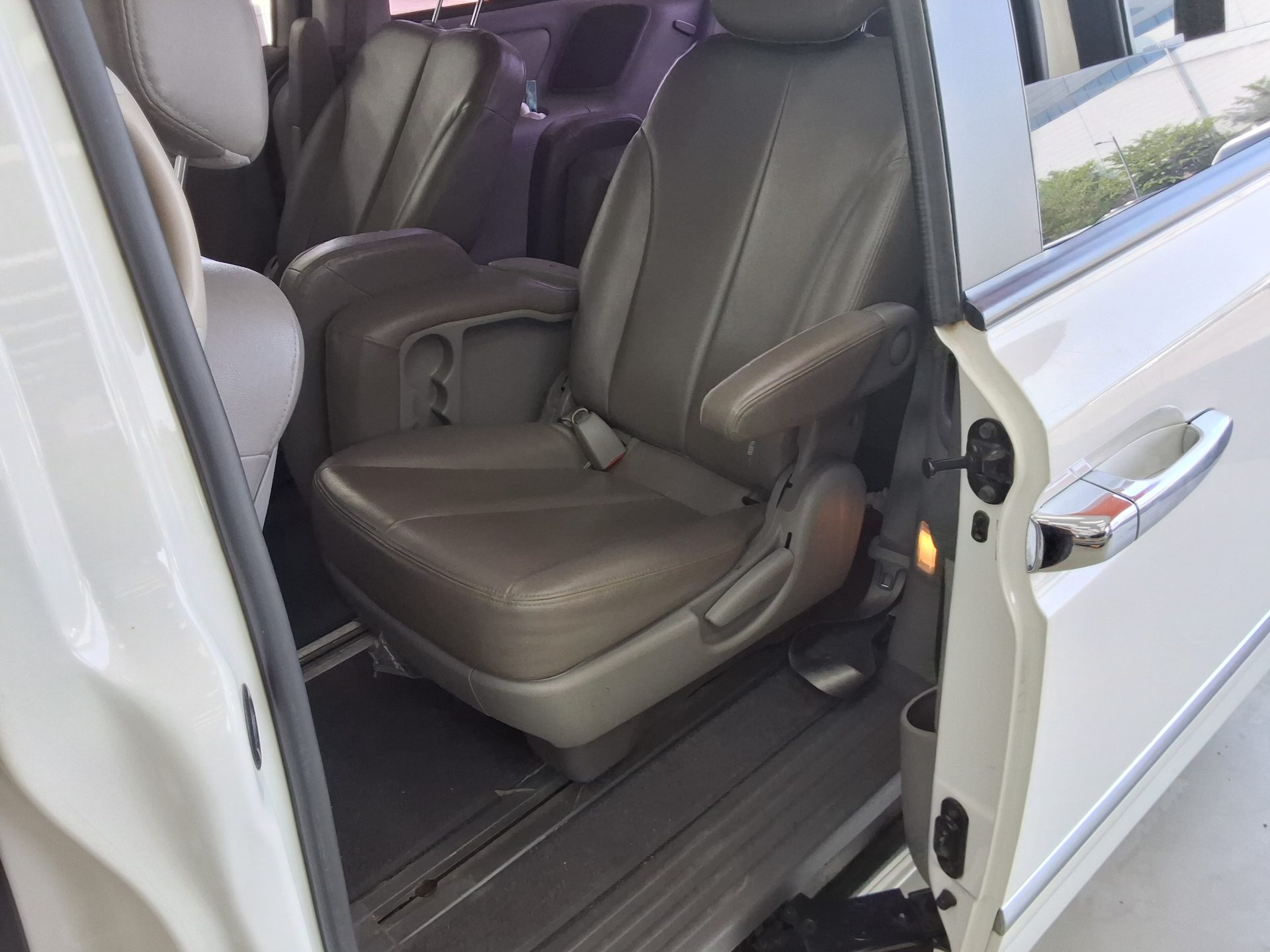 2011 - kia carnival