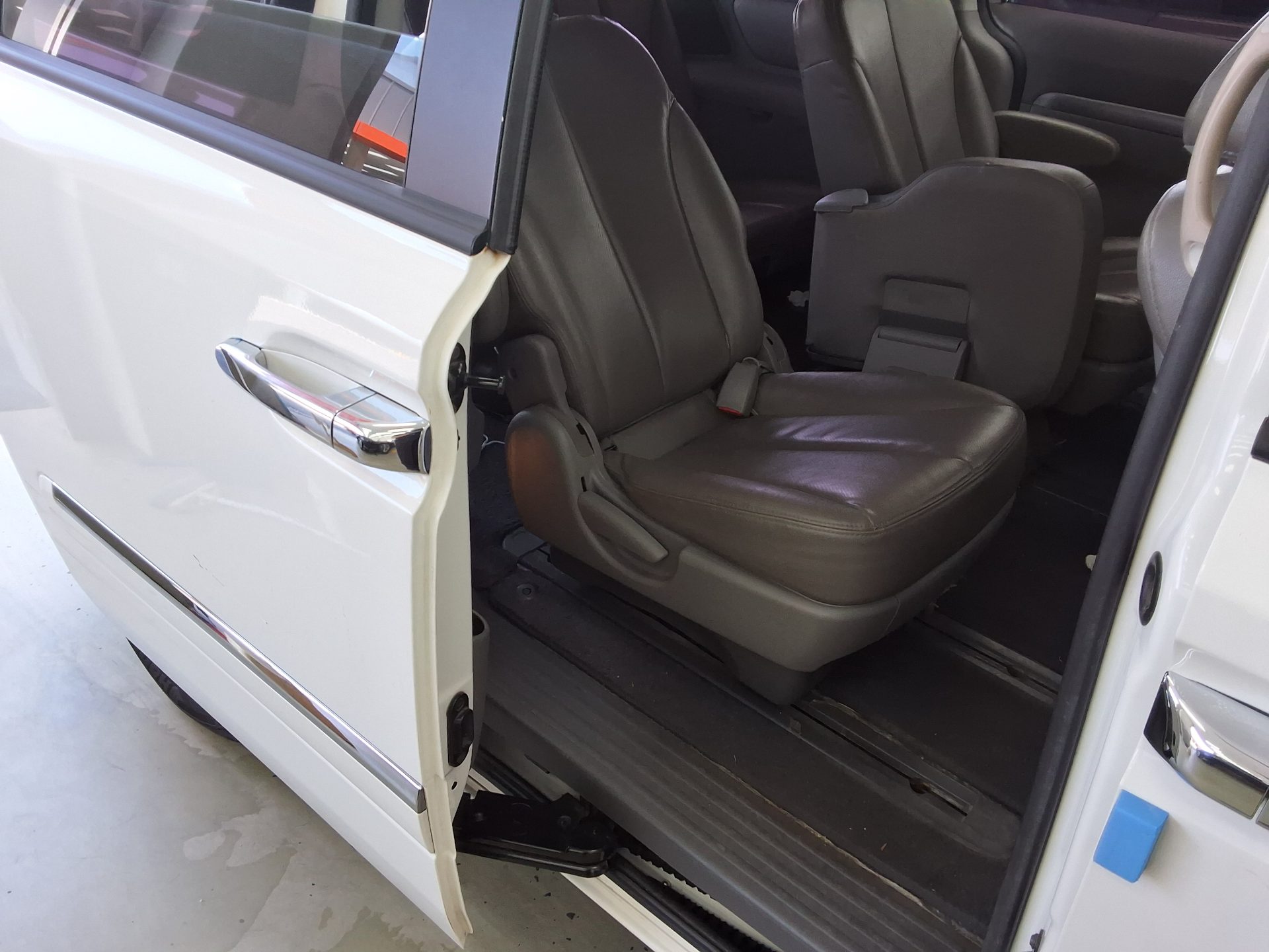 2011 - kia carnival