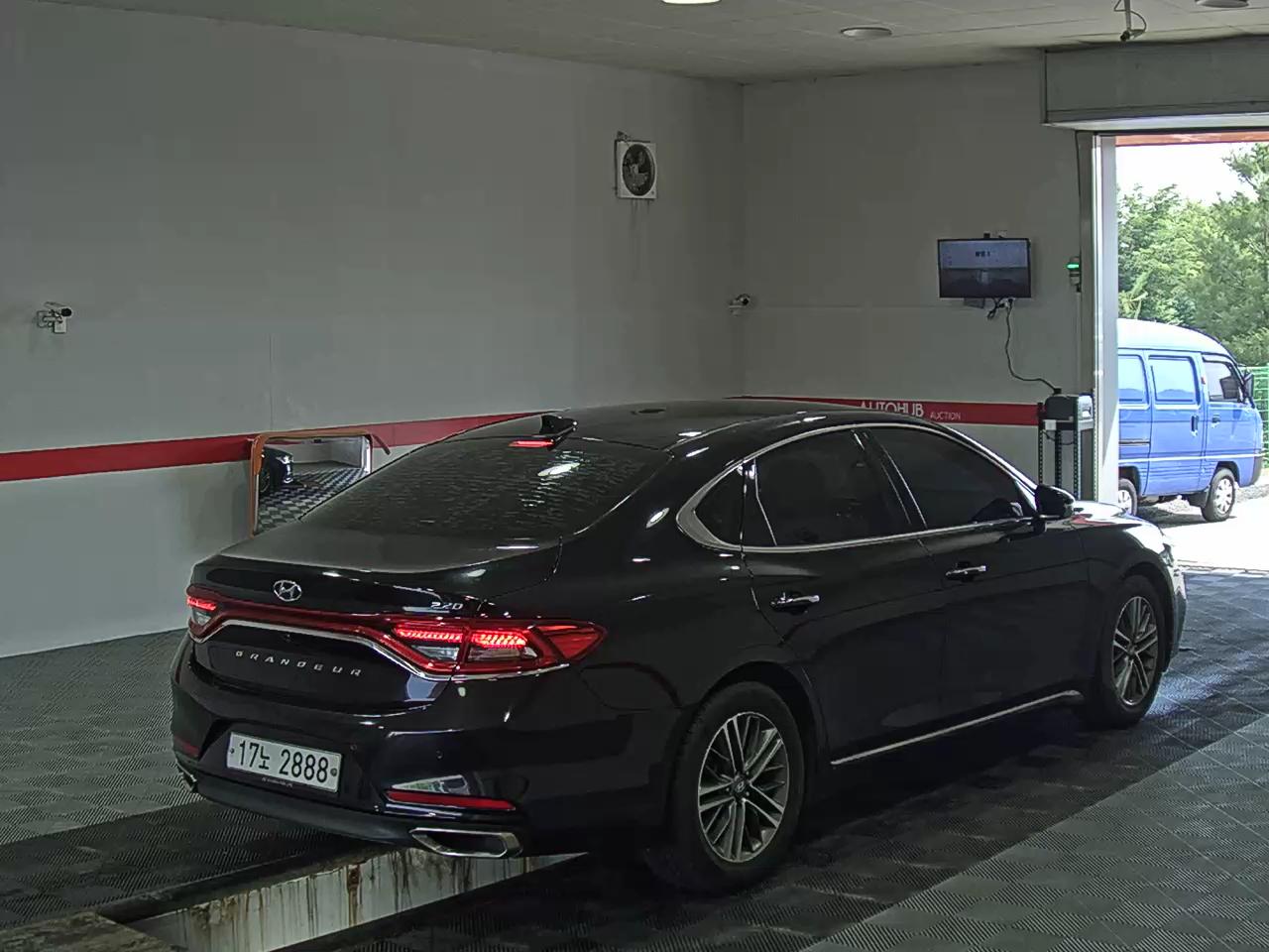 2018 - hyundai grandeur