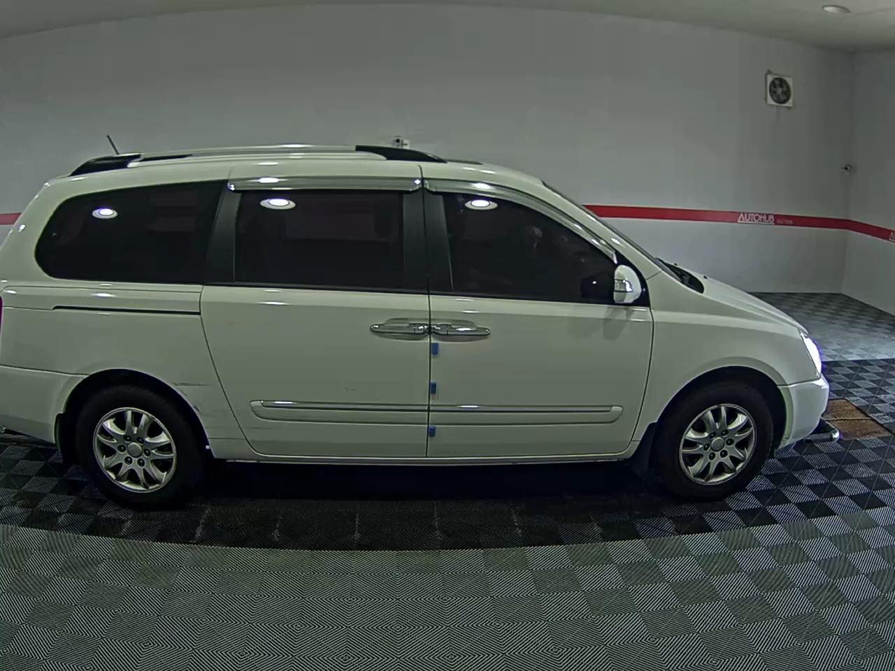 2011 - kia carnival