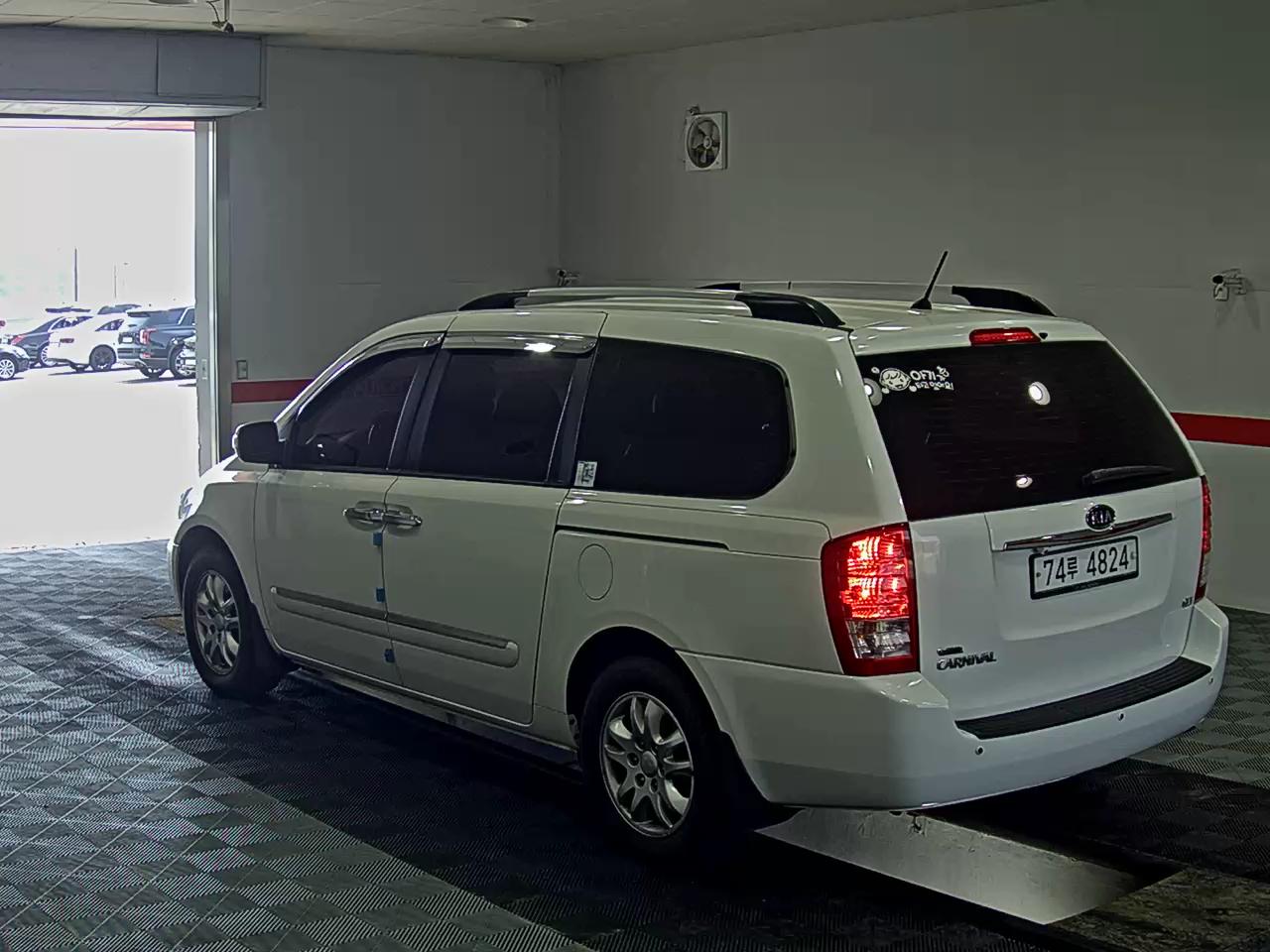 2011 - kia carnival