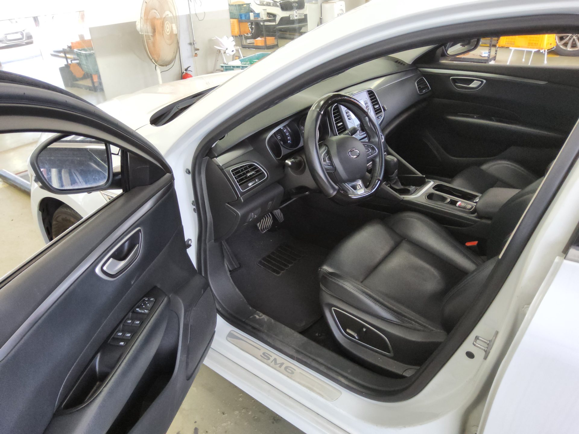 2016 - renault sm6