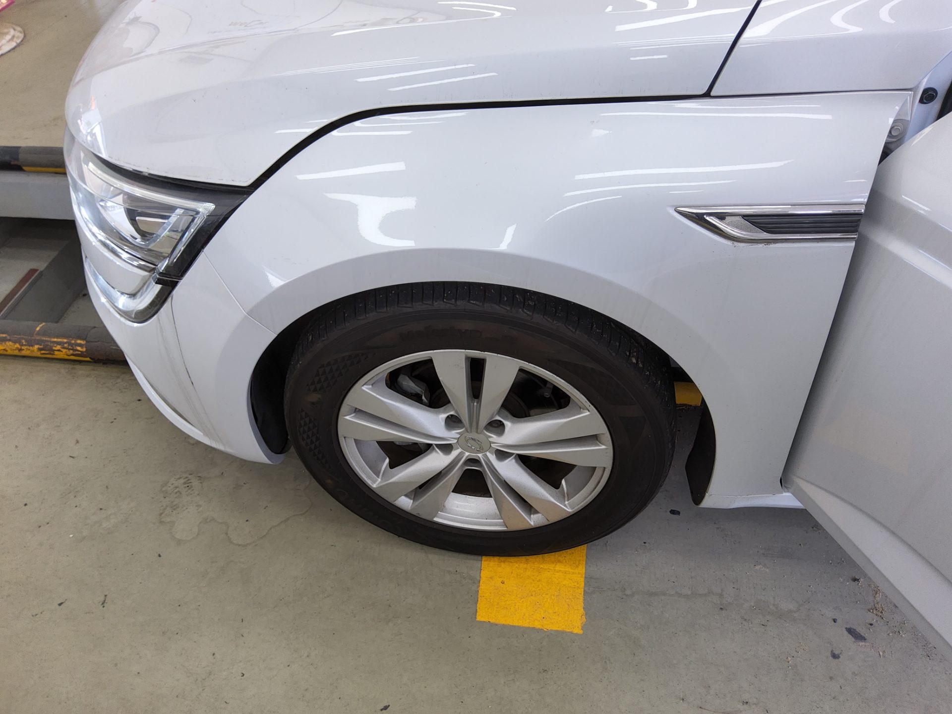 2016 - renault sm6