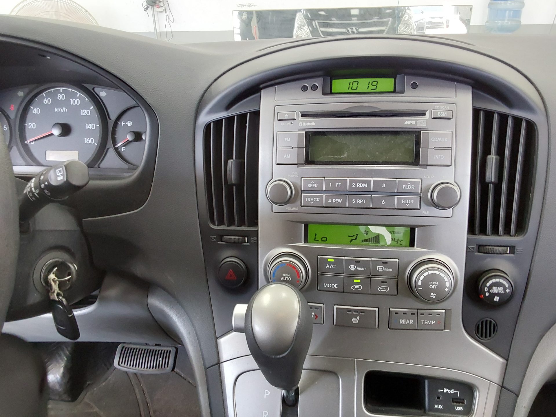 2014 - hyundai grand starex