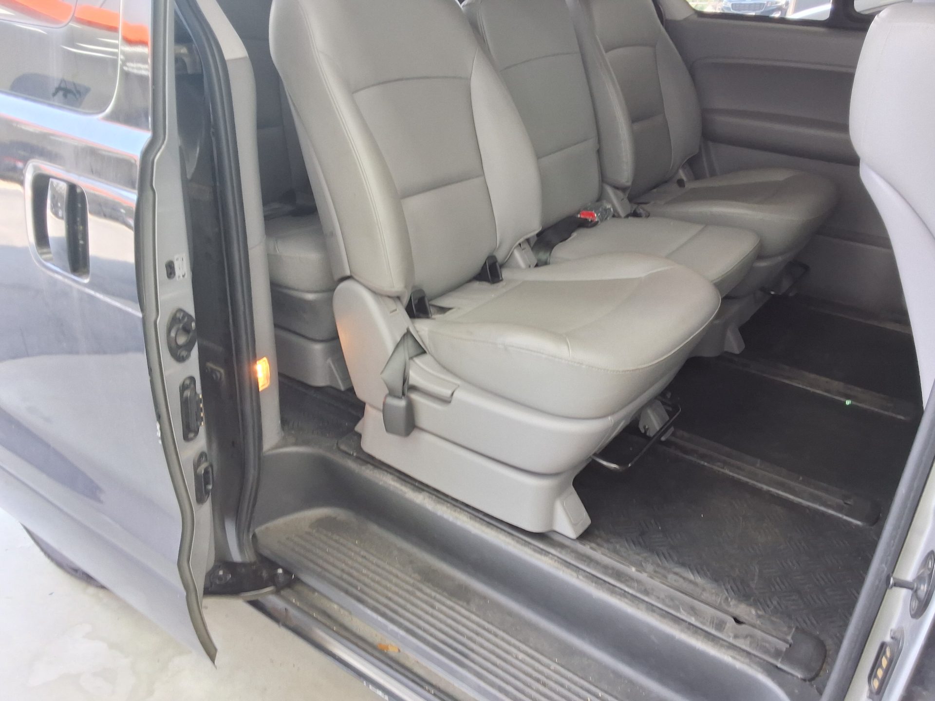 2014 - hyundai grand starex