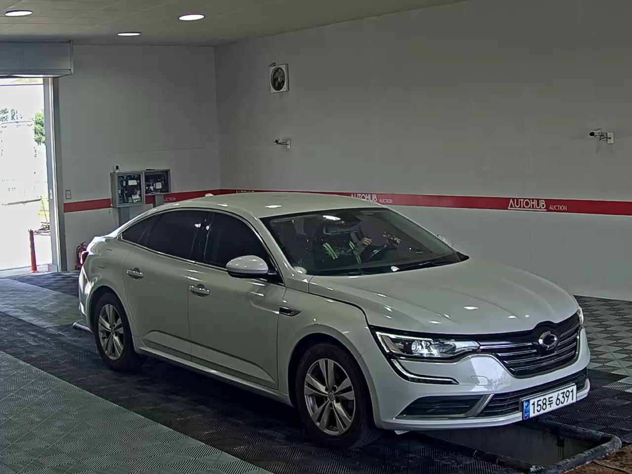 2016 - renault sm6