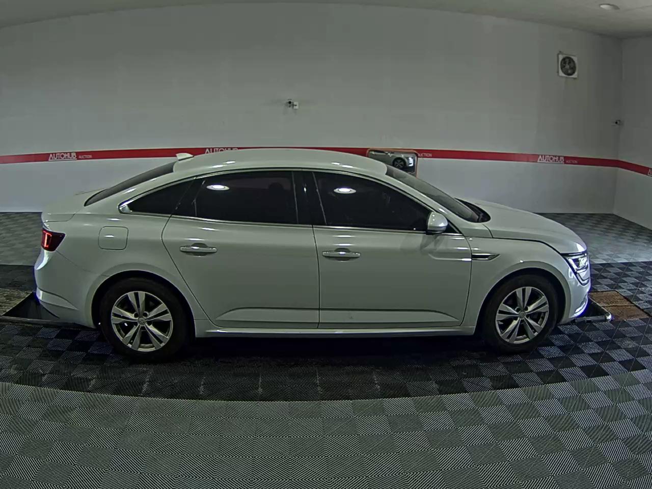 2016 - renault sm6