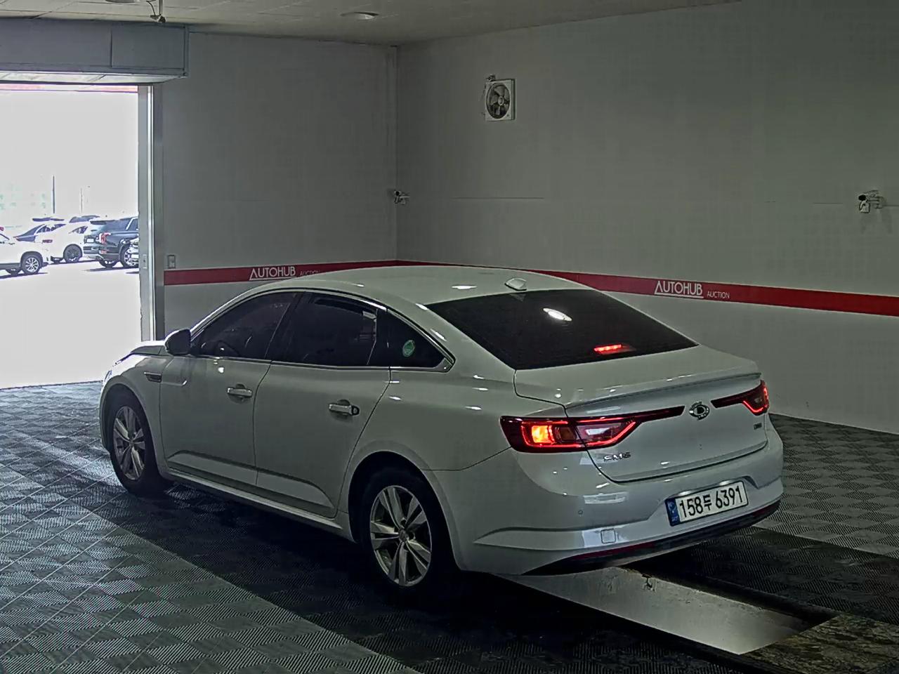 2016 - renault sm6