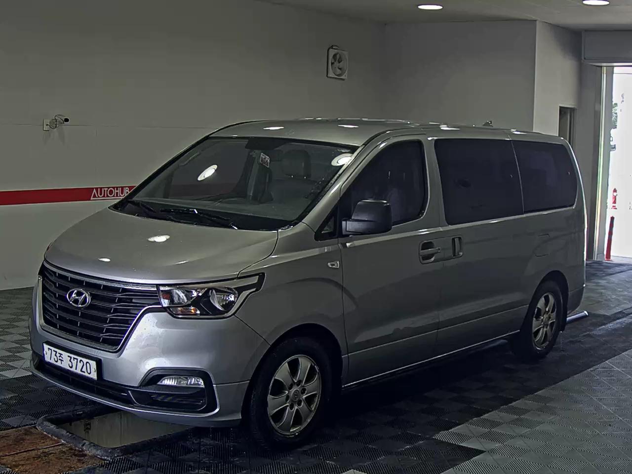 HYUNDAI GRAND STAREX