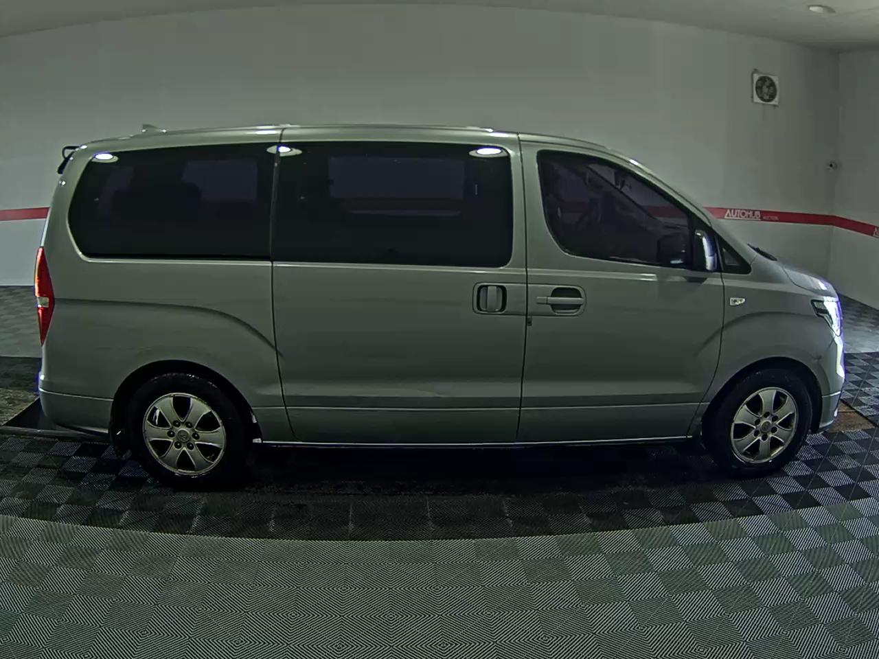 2019 - hyundai grand starex